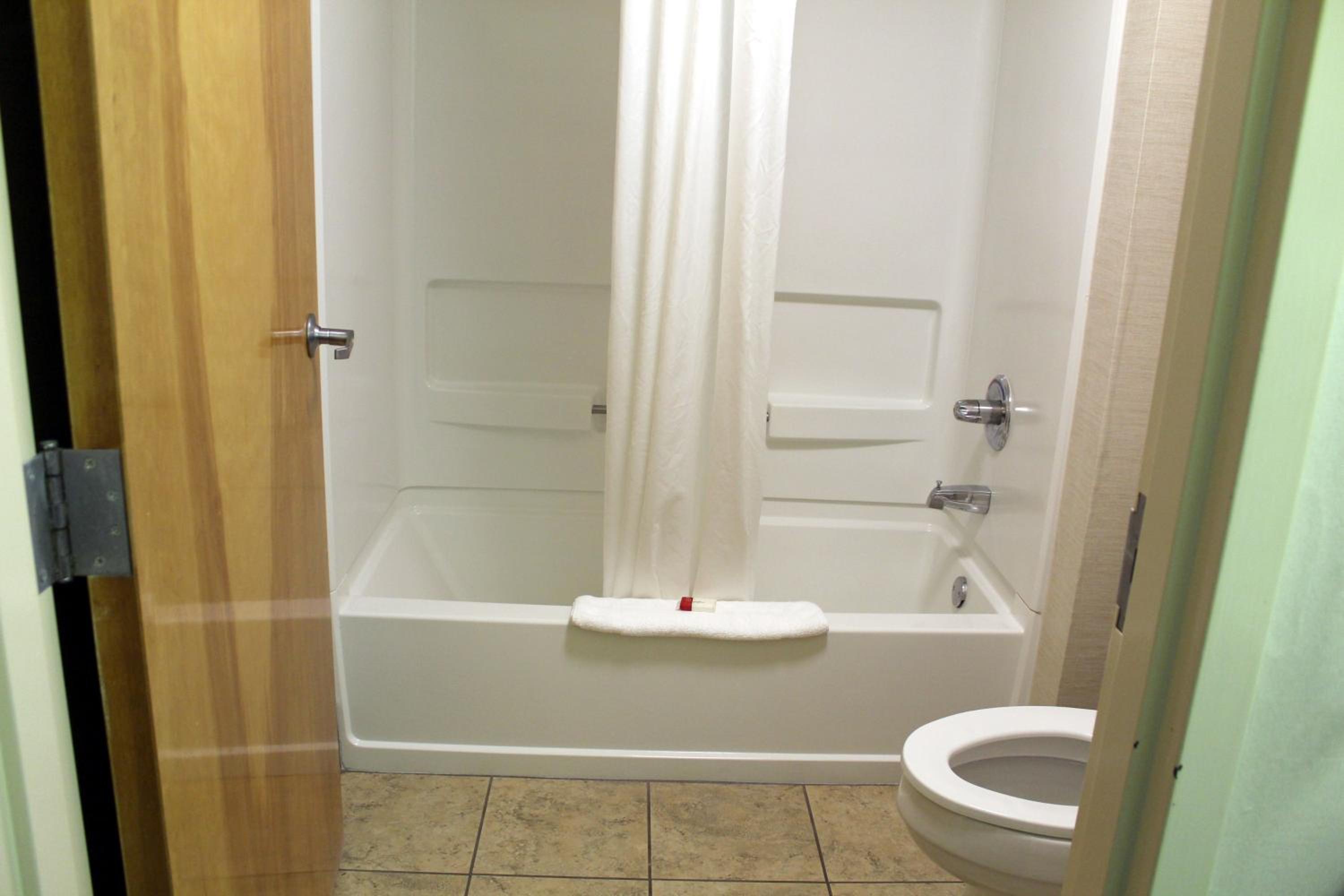 Queen Room - Non-Smoking photo 3