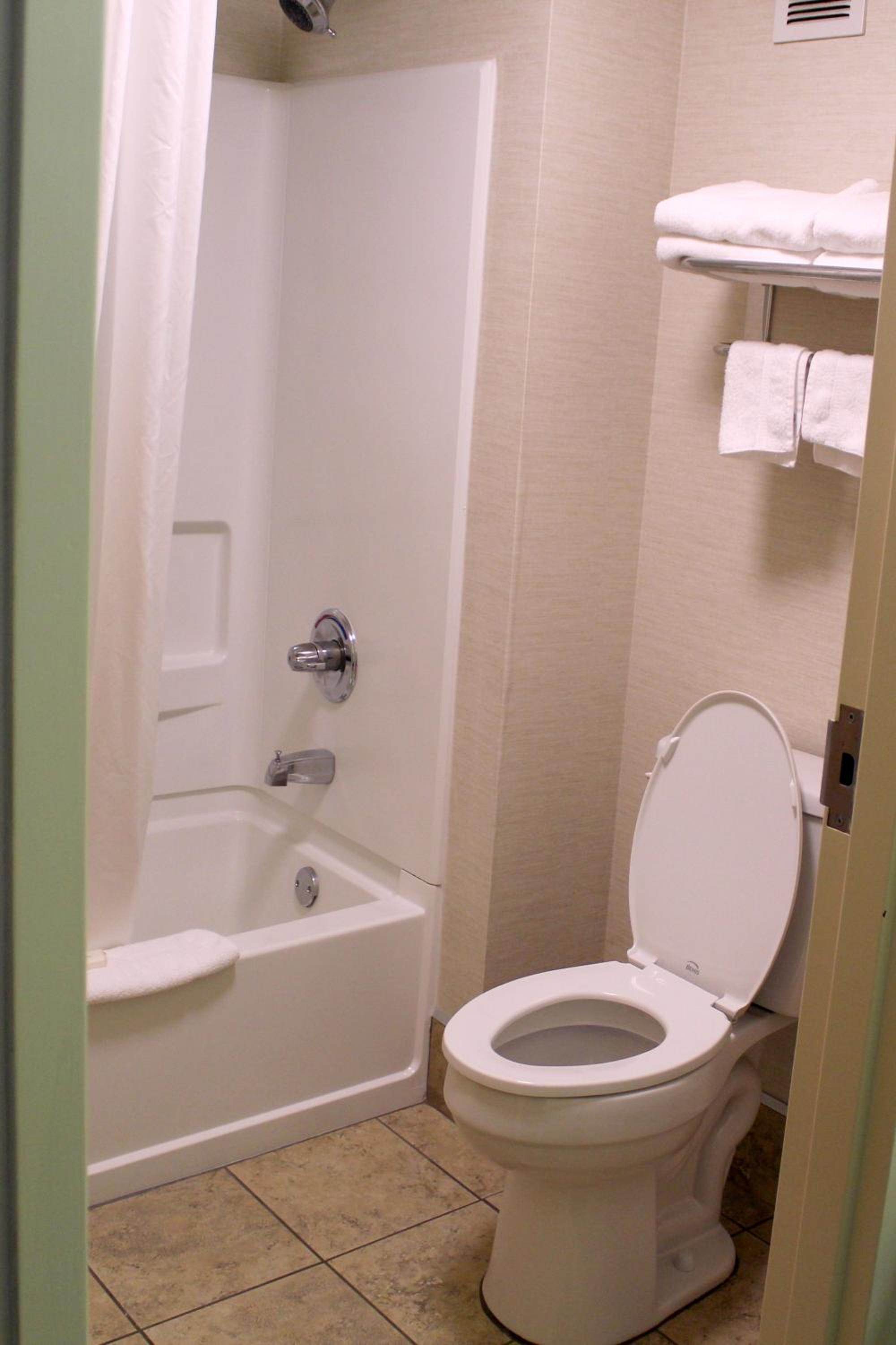 Queen Room - Non-Smoking photo 2