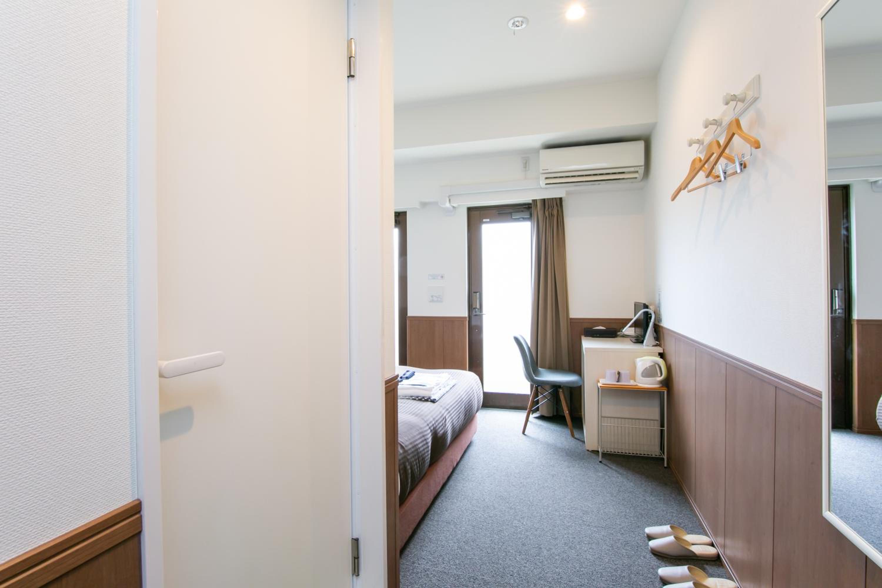 Double Room with Queen Size Bed photo 2