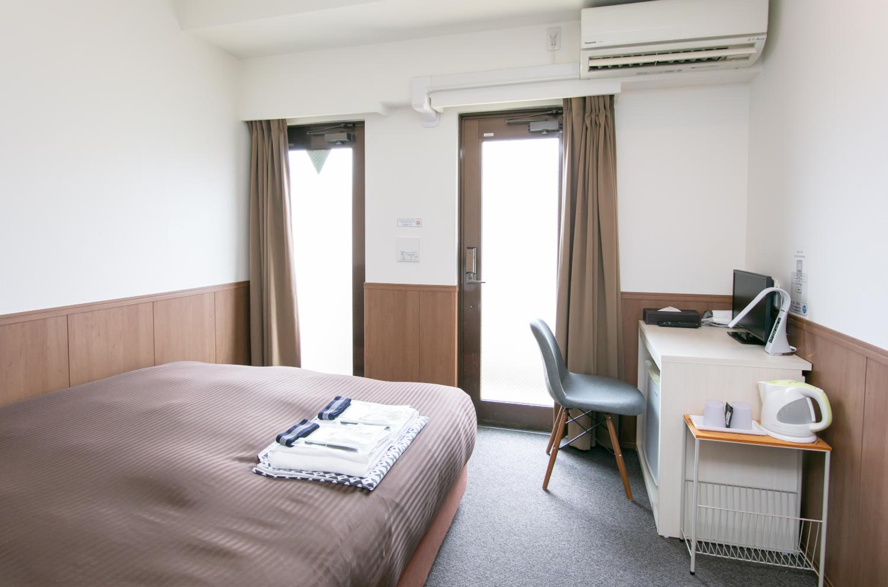 Double Room with Queen Size Bed photo 3