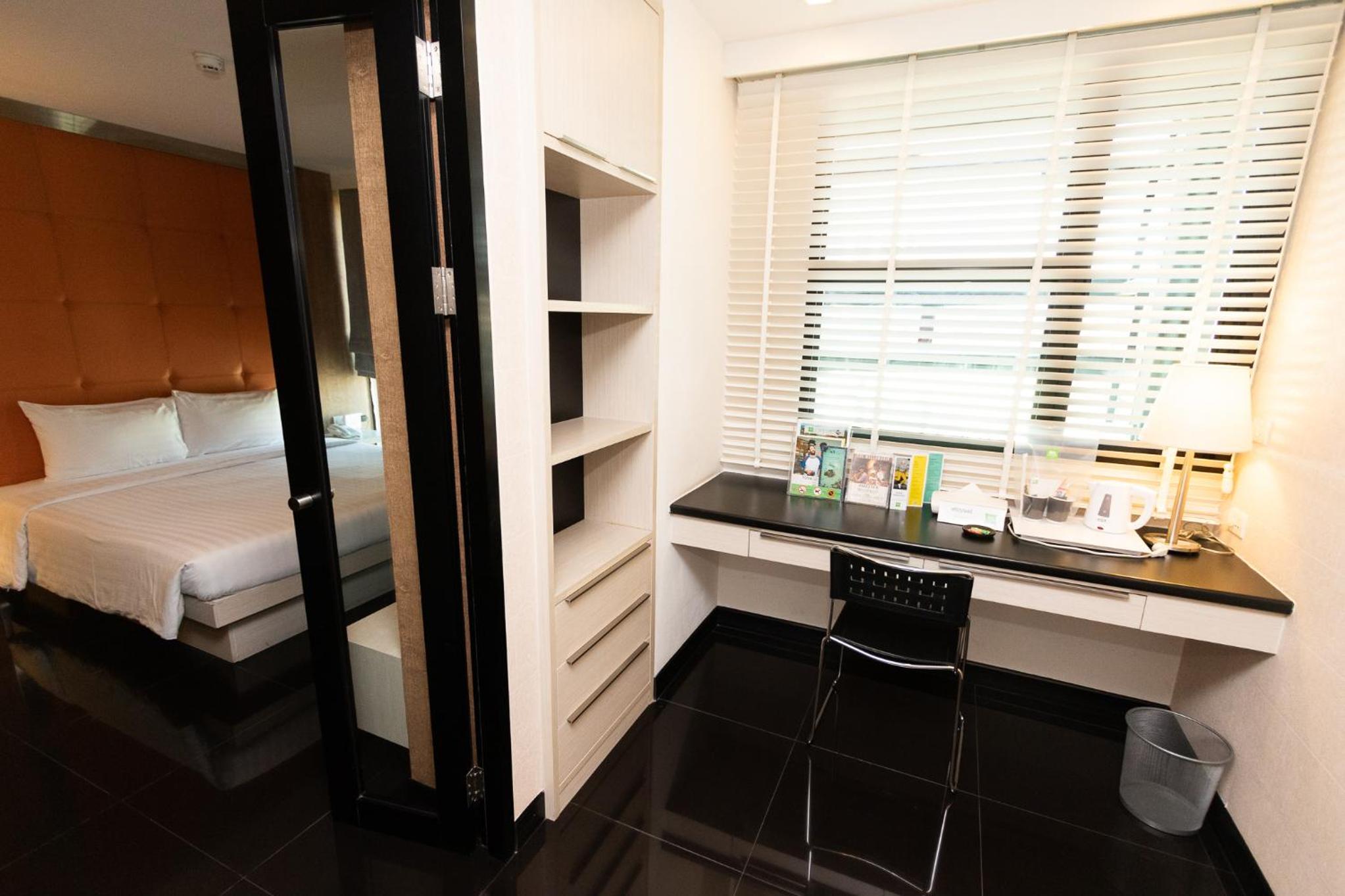 Deluxe King Room - Photo 2