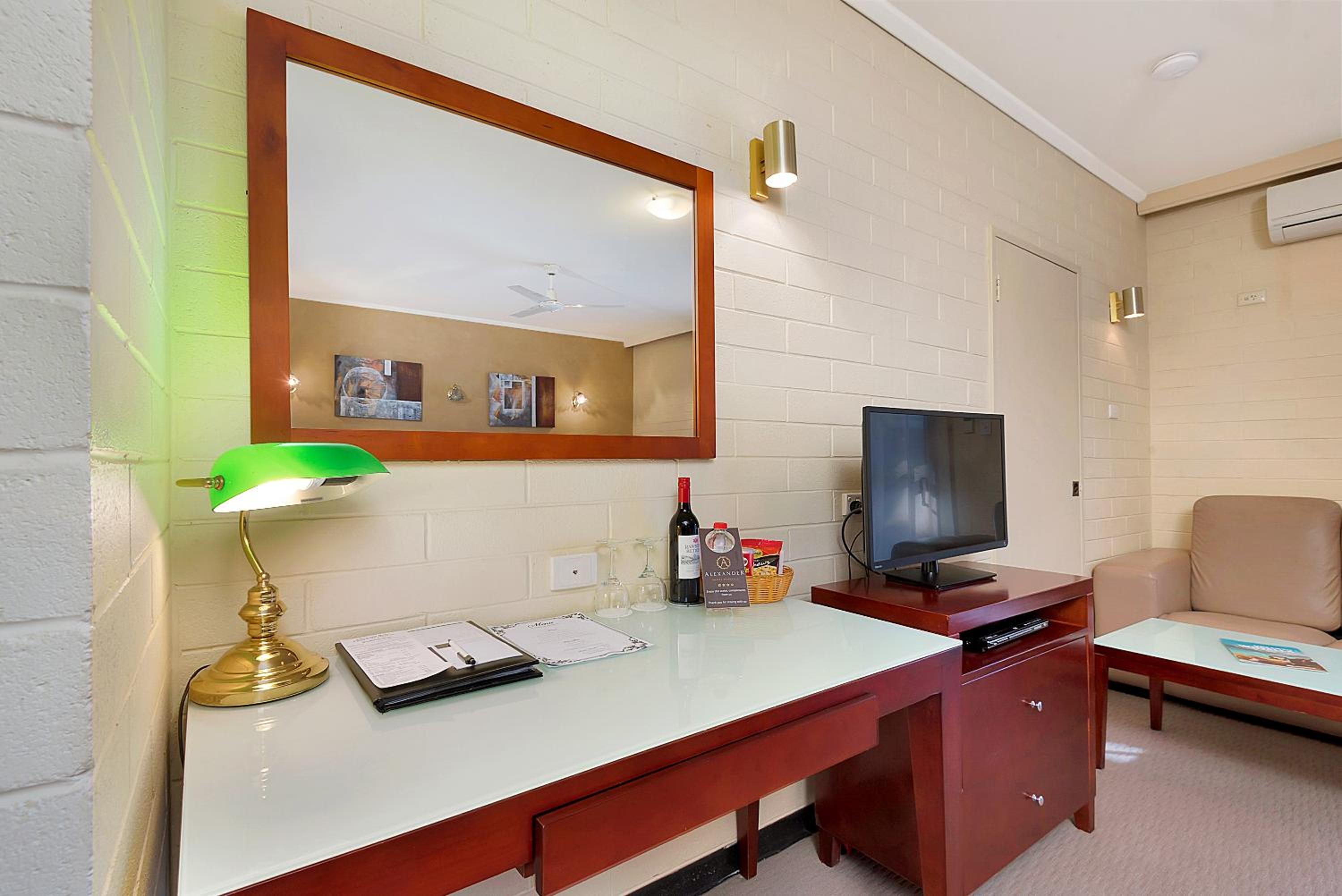 Standard King Room Ground Floor - Non Smoking photo 2