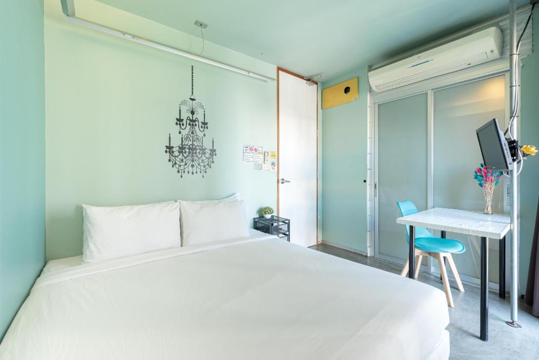 Deluxe King Room - Photo 1