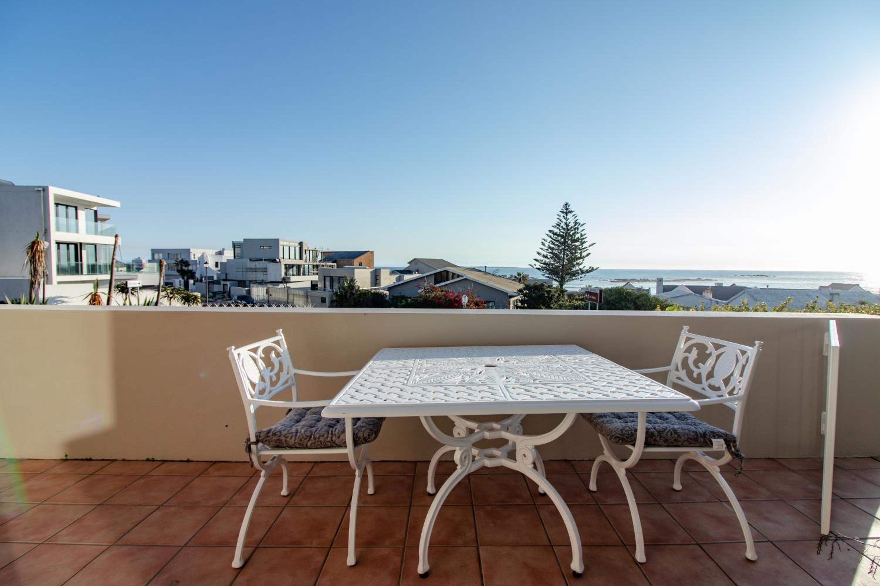 Deluxe Double Room with Sea View - Lower Level photo 2