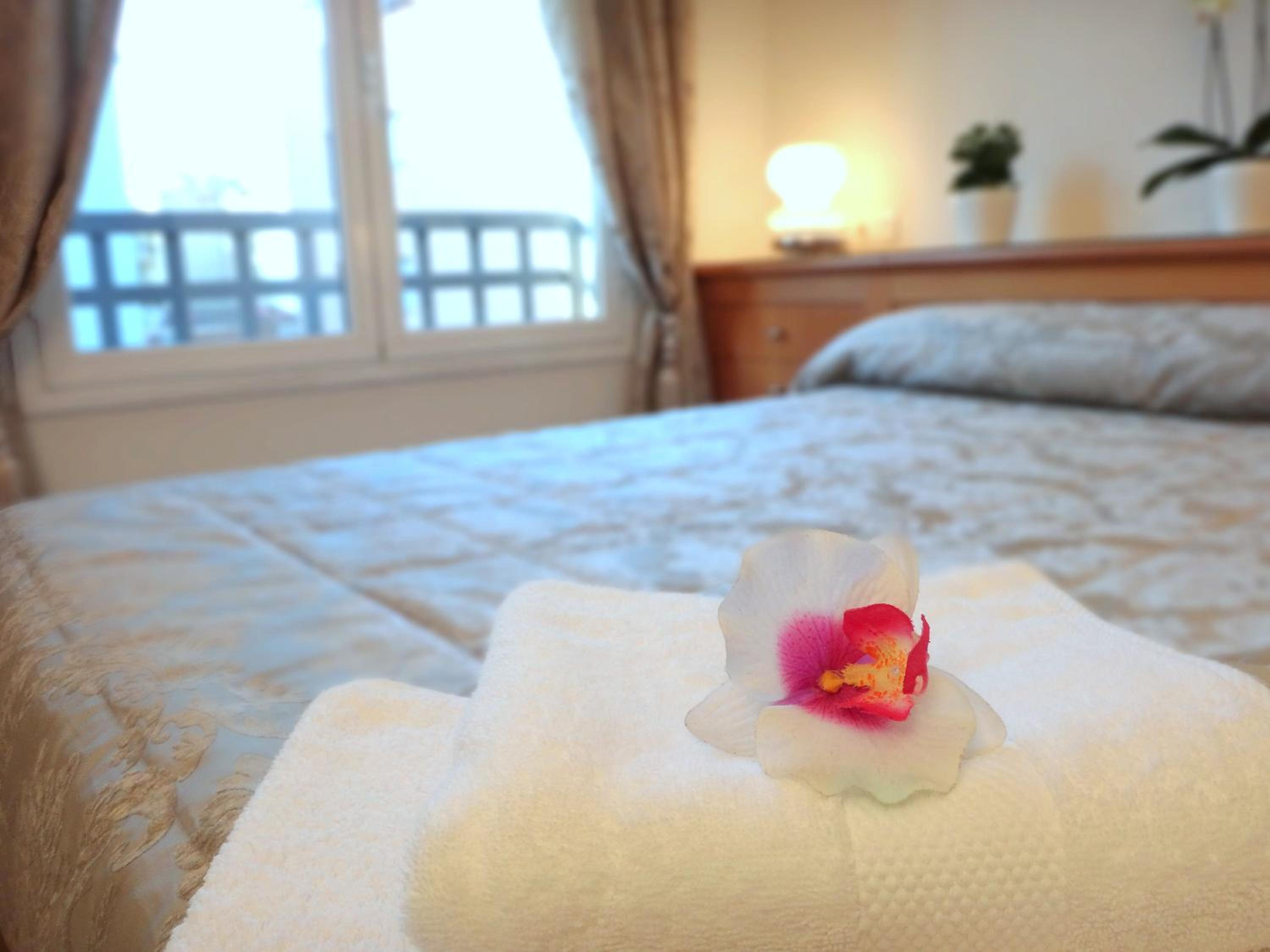 Apartamento de dos dormitorios de lujo con vista al mar - La Rambla