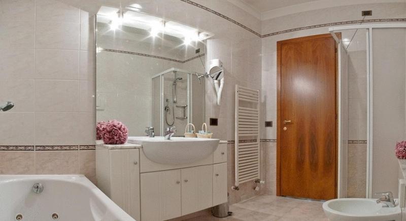 Double Room - Photo 5