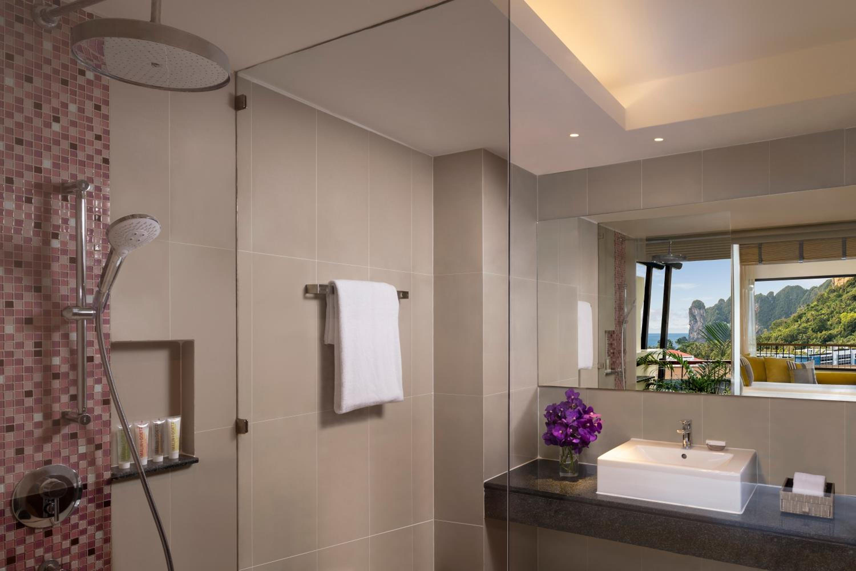 AVANI Sea View Room photo 2