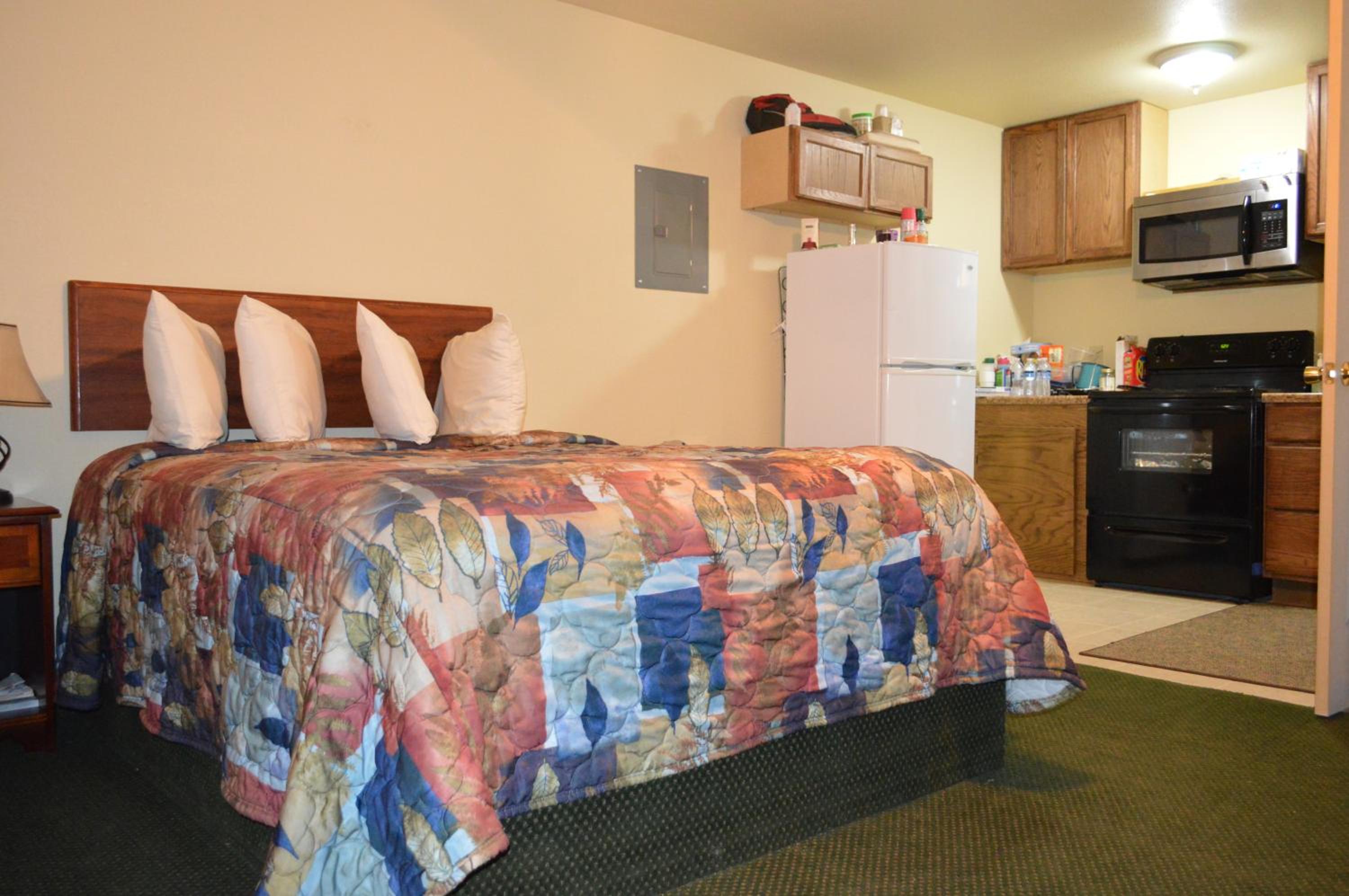 2 Queen Beds with Kitchenette Non-Smoking photo 1