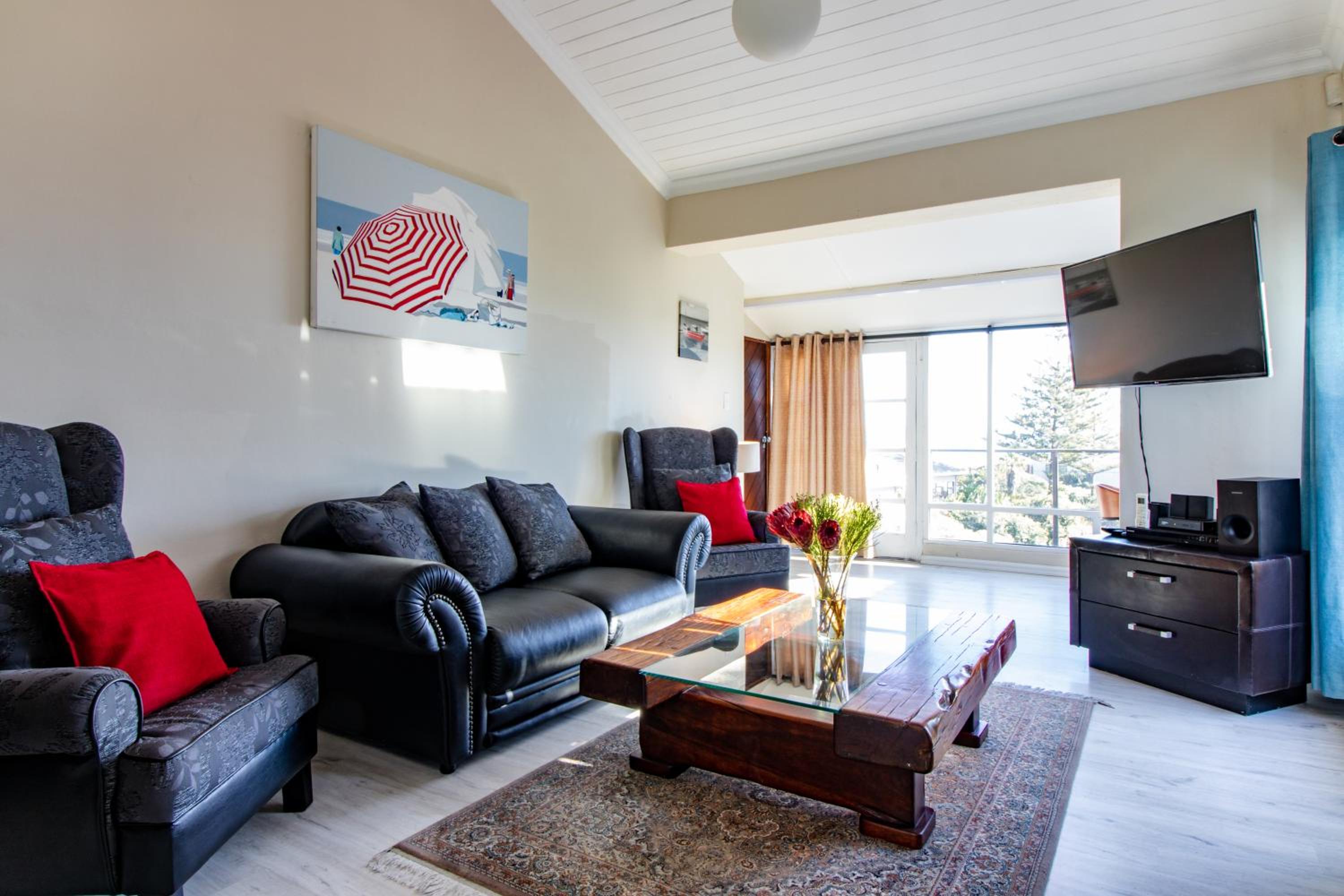 Deluxe Family Room photo 3