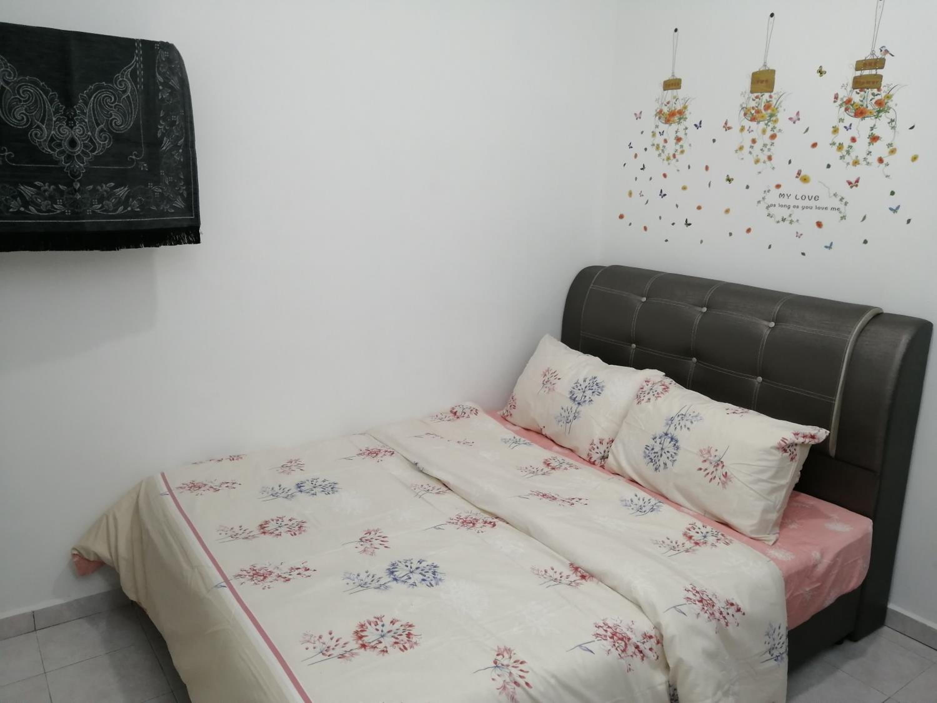 Three-Bedroom House photo 2