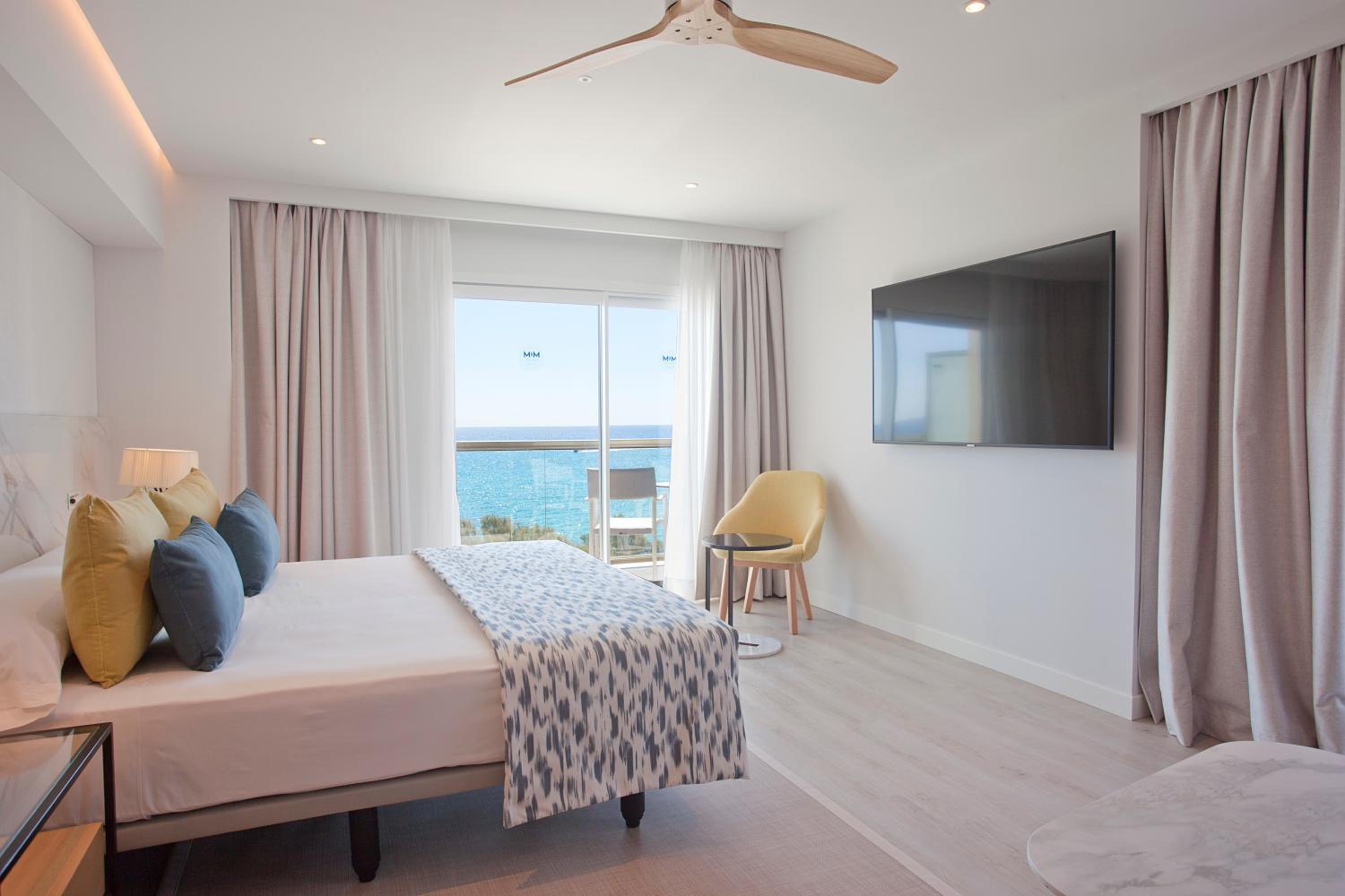 Junior Suite With Sea View thumbnail 6
