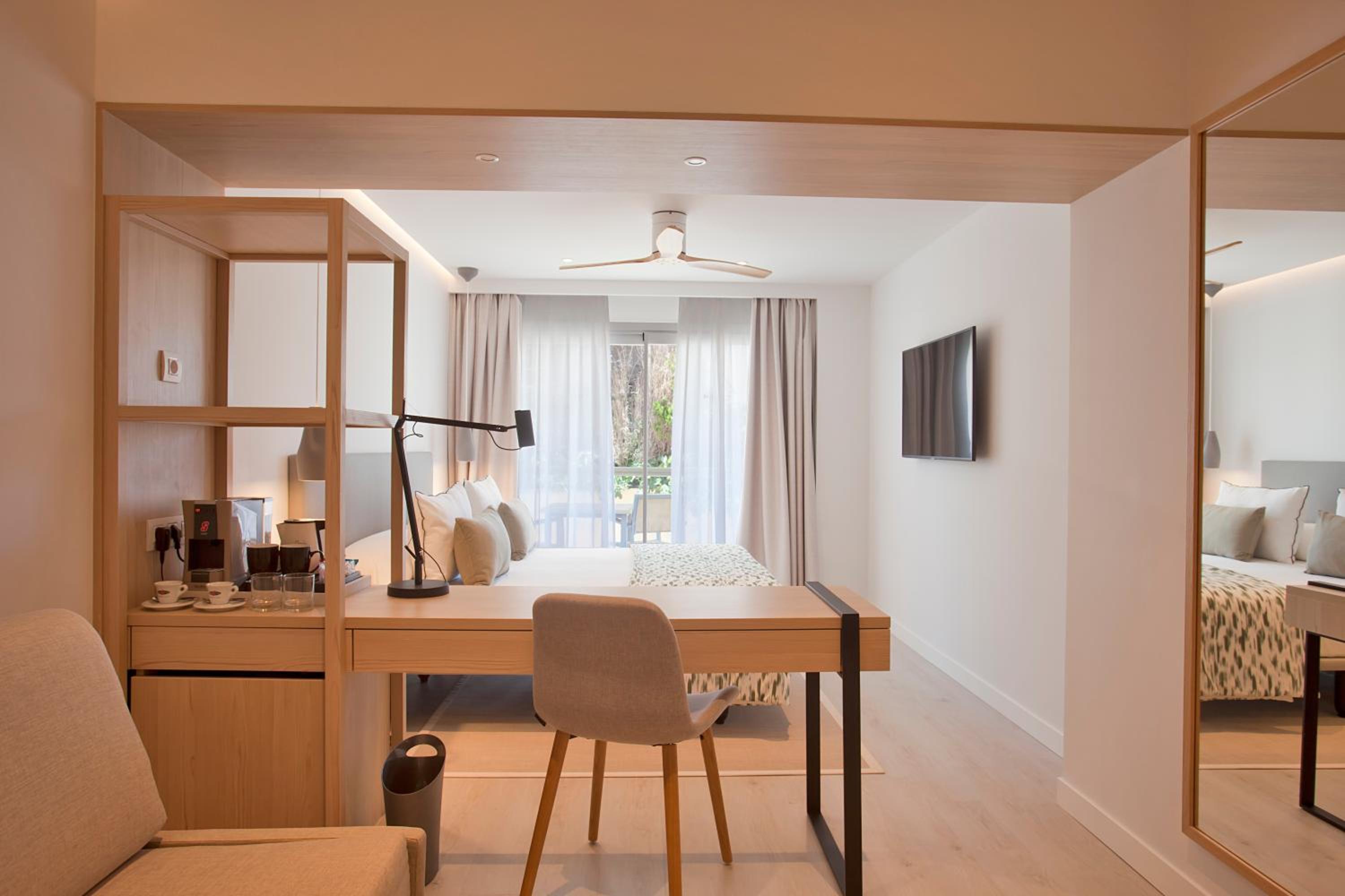 Superior Double Room With Side Sea View