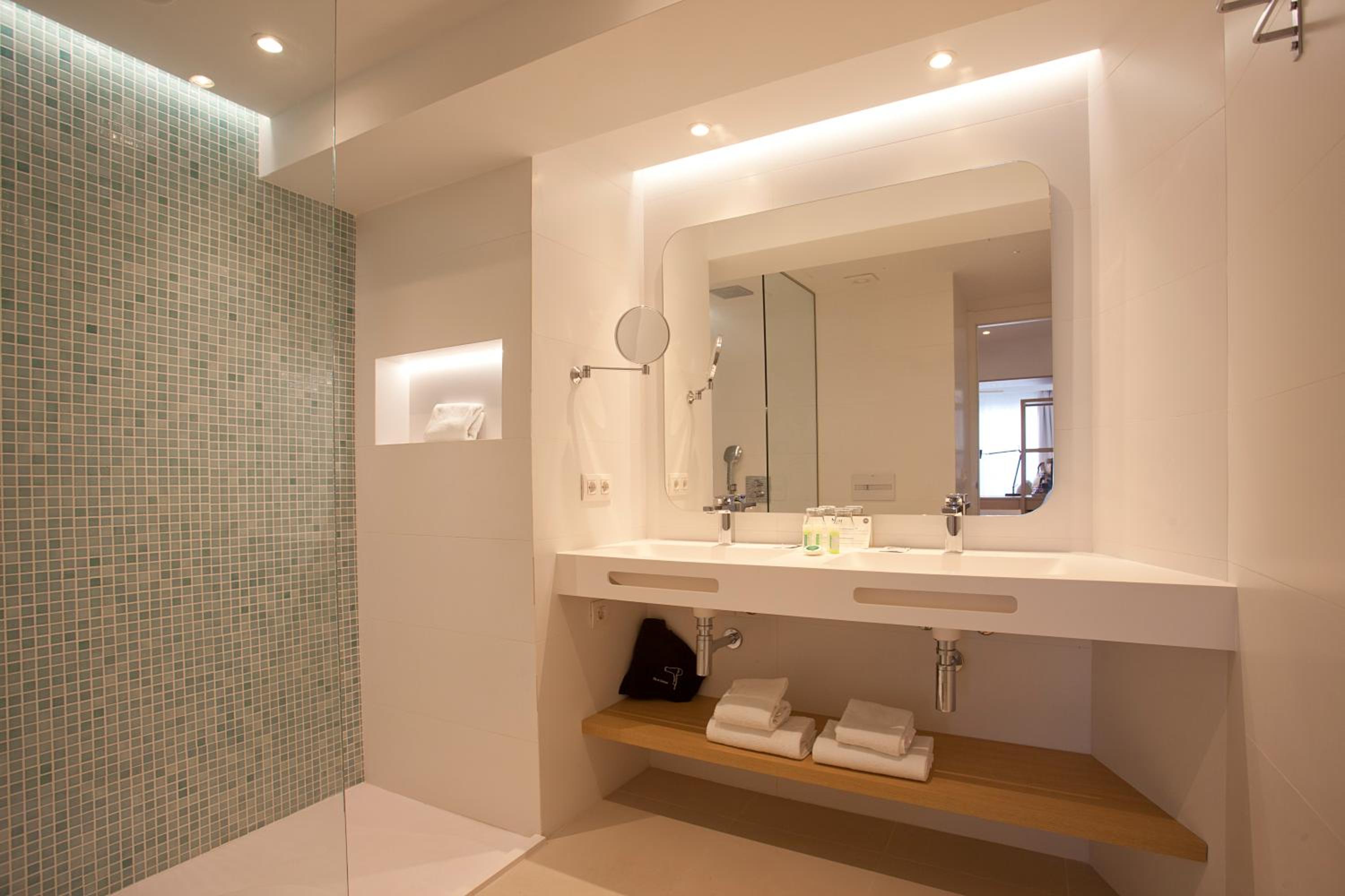 Superior Double Room With Side Sea View