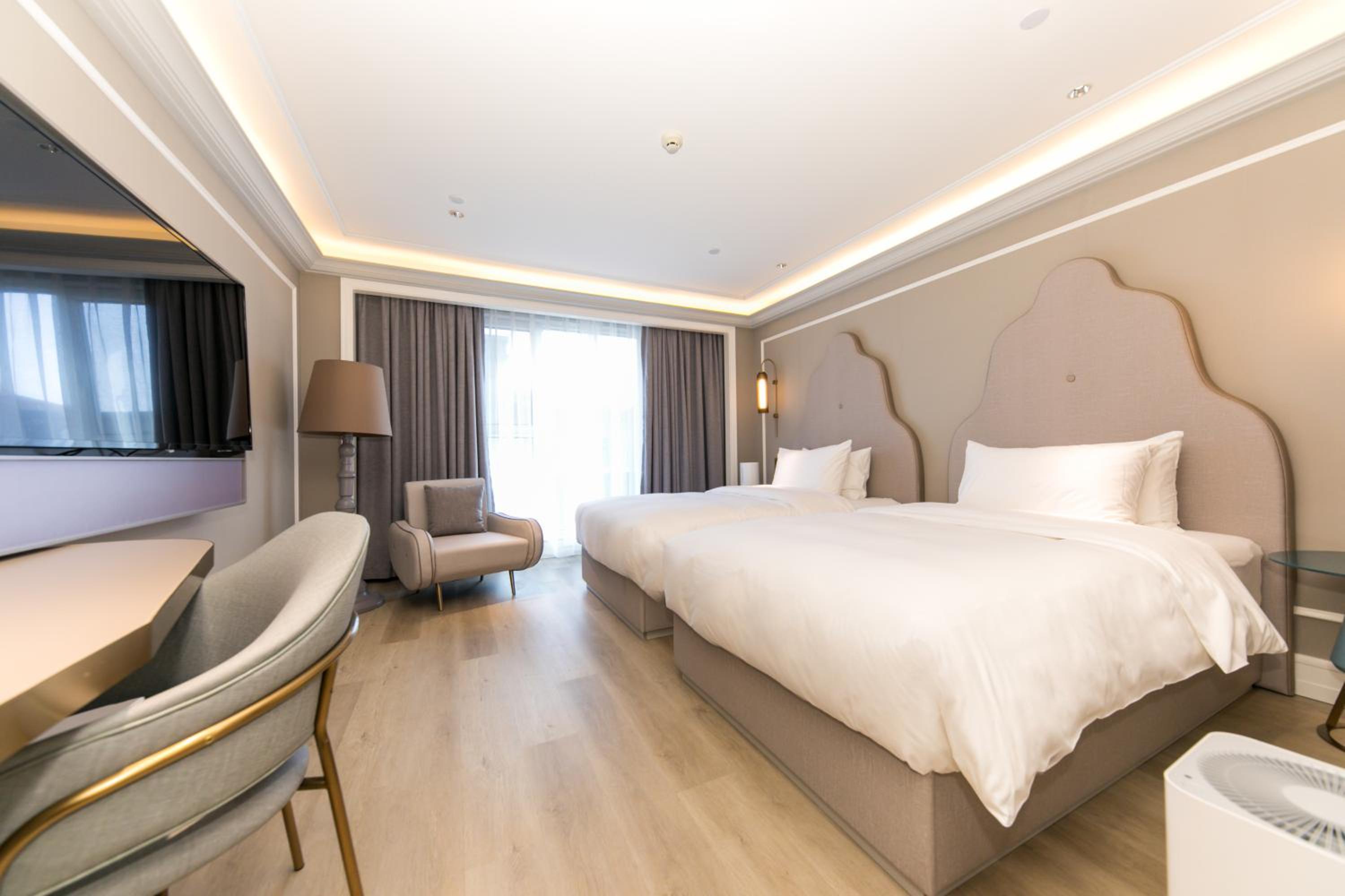 Privilege Suite with One King  Bed photo 1