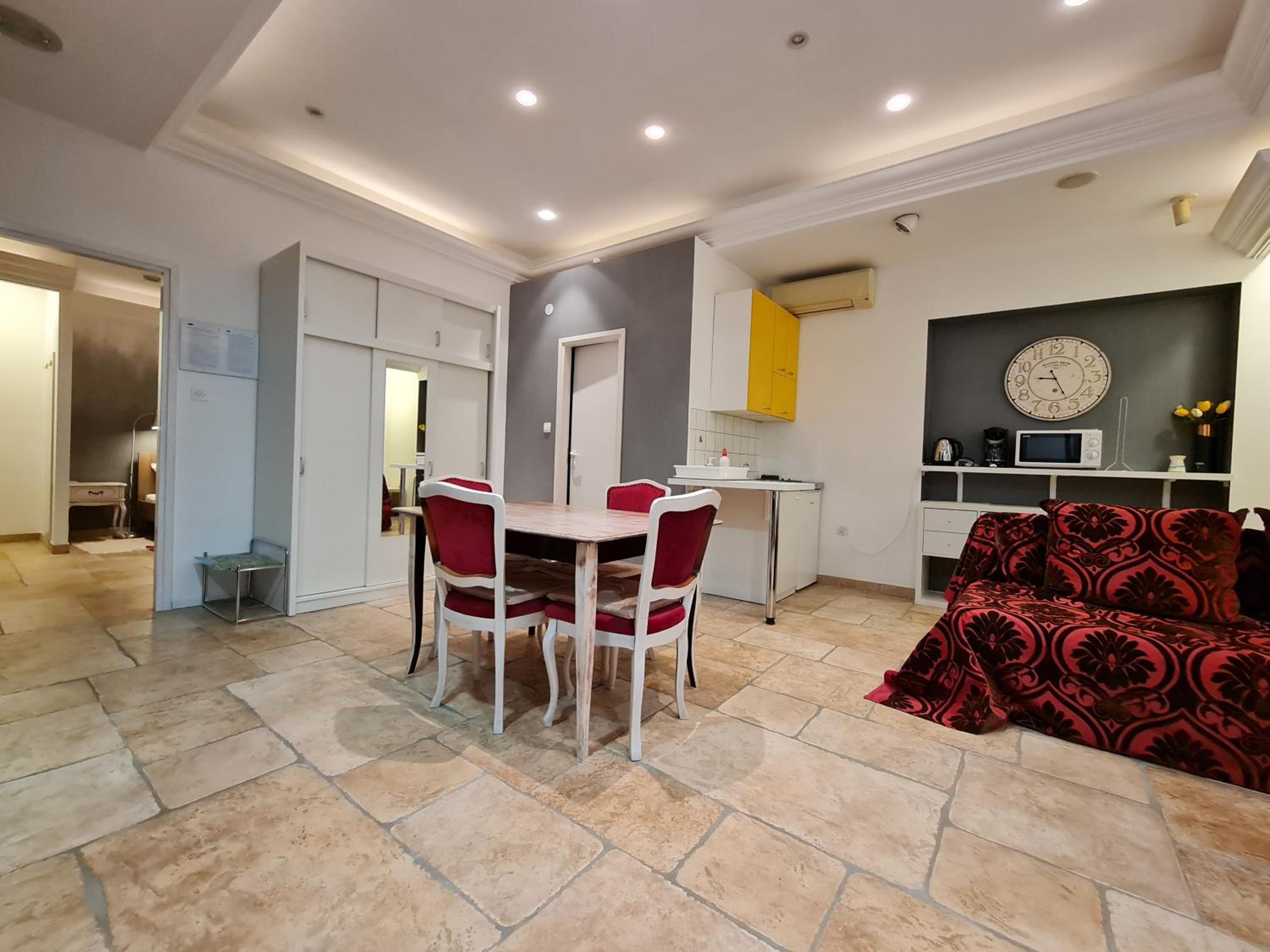 One-Bedroom Apartment - Photo 14