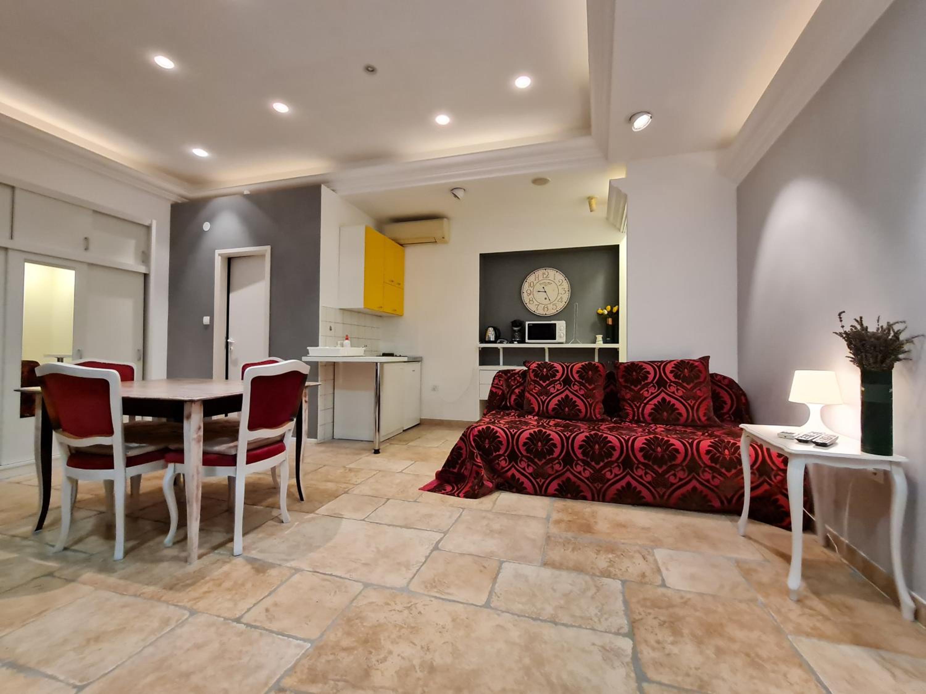 One-Bedroom Apartment - Photo 17