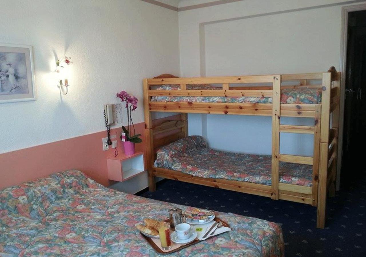 Family Room (2 Adults + 2 Children) - Photo 2