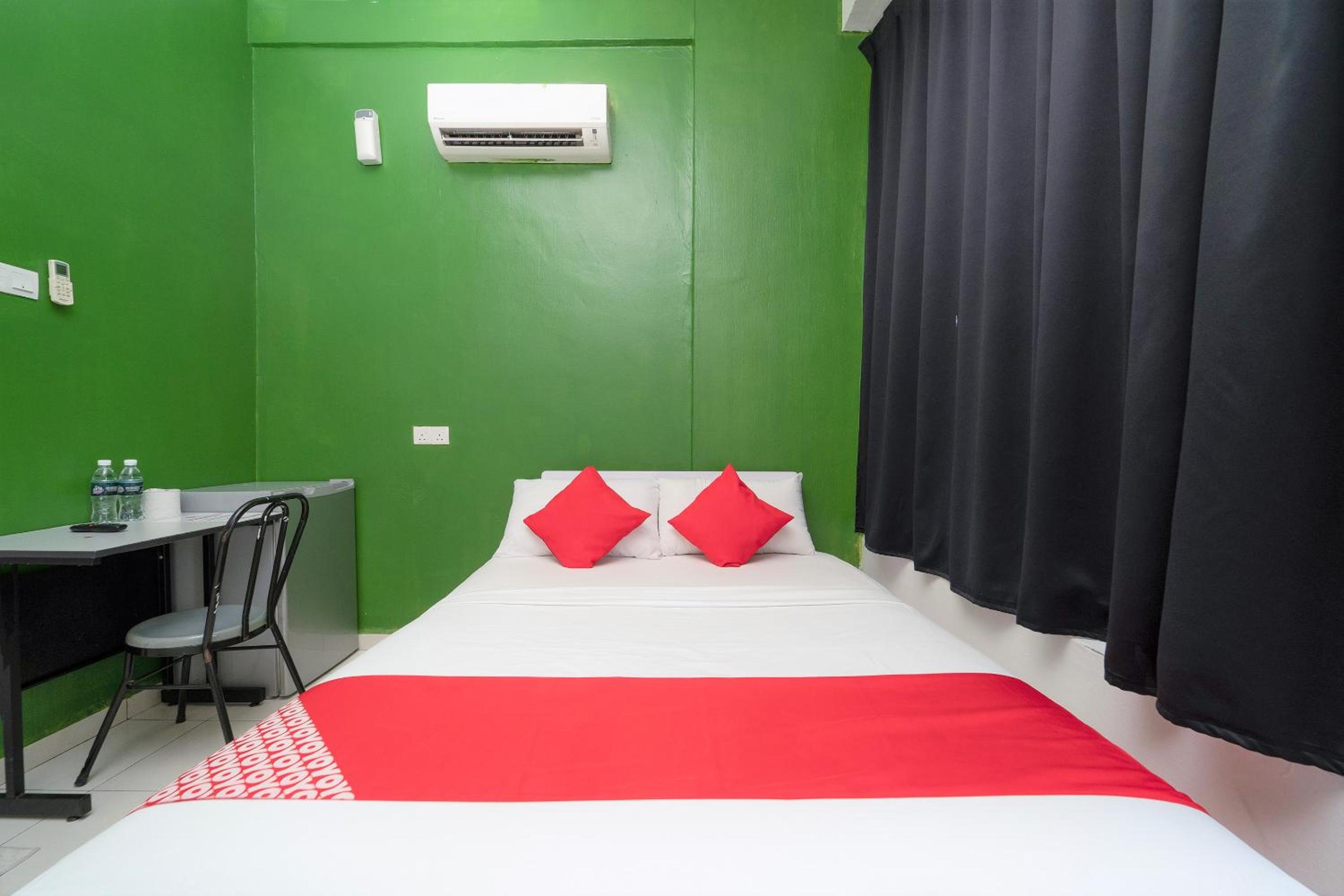 Deluxe Double Room - Photo 9