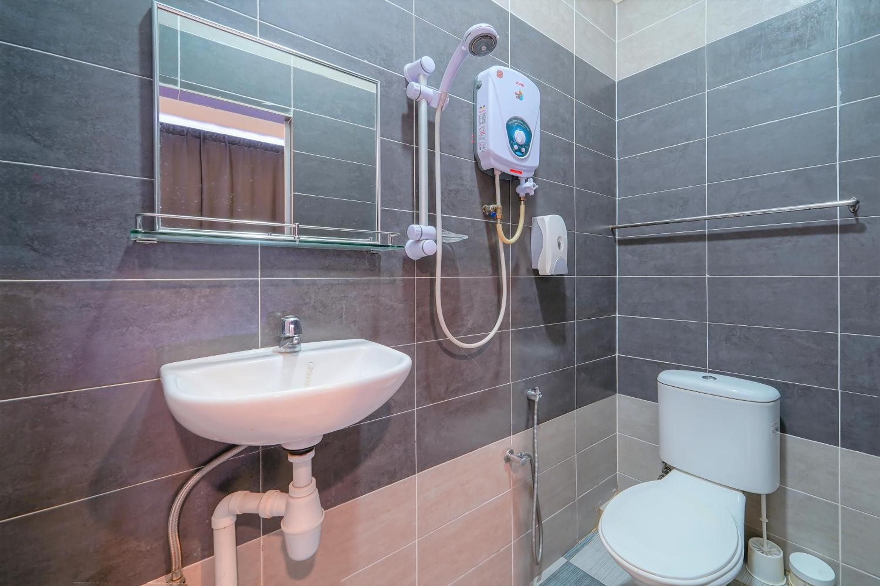 Deluxe Double Room - Photo 11