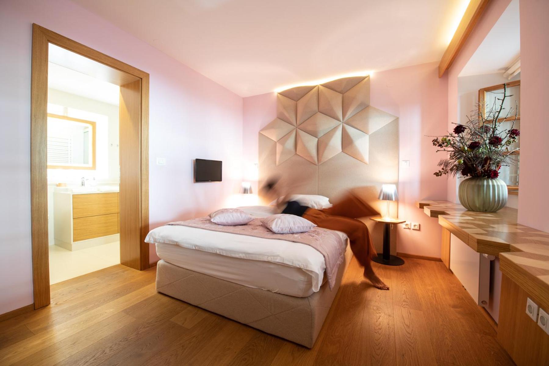 Deluxe Double or Twin Room photo 3