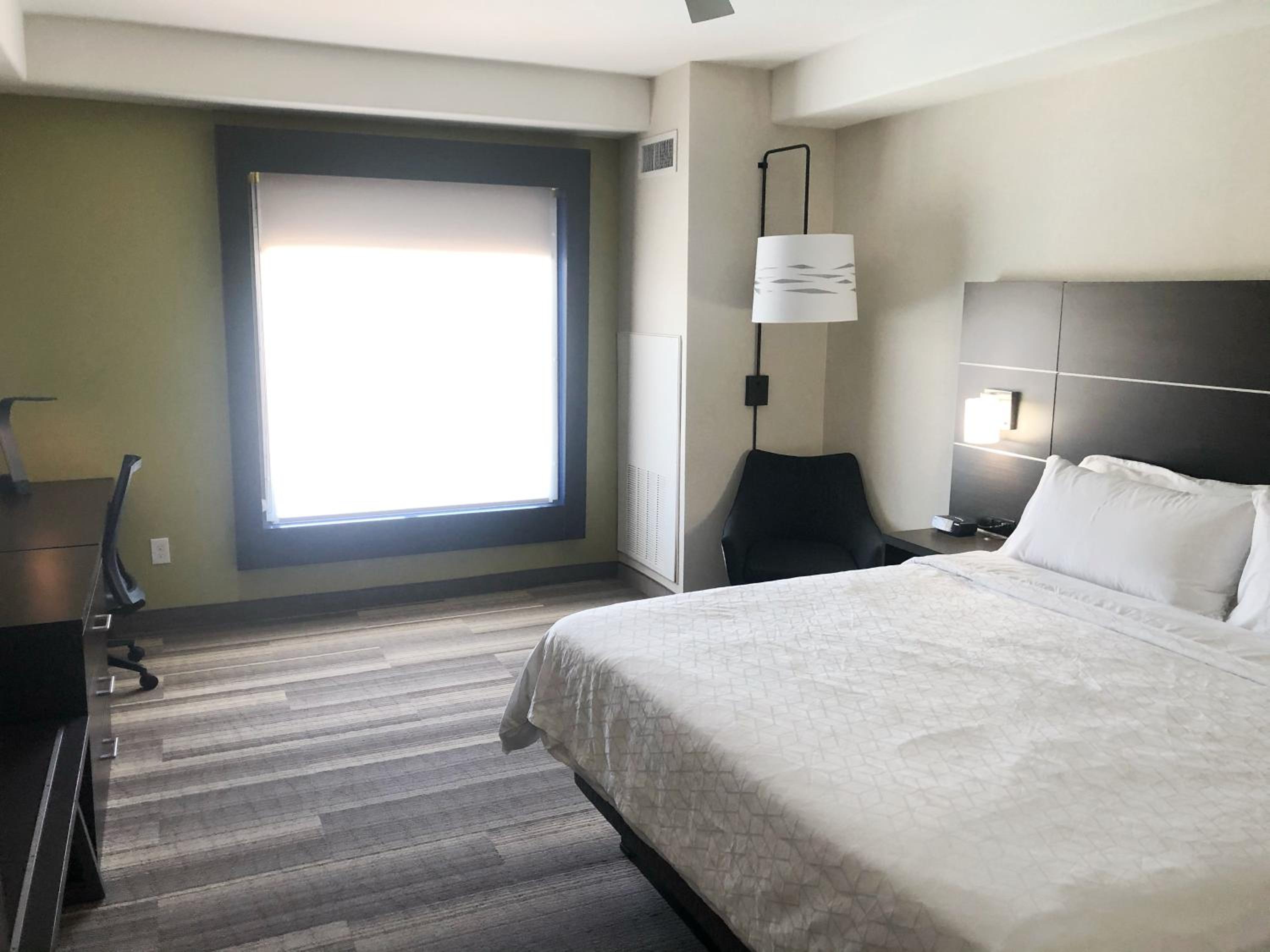Standard King Room - Photo 2