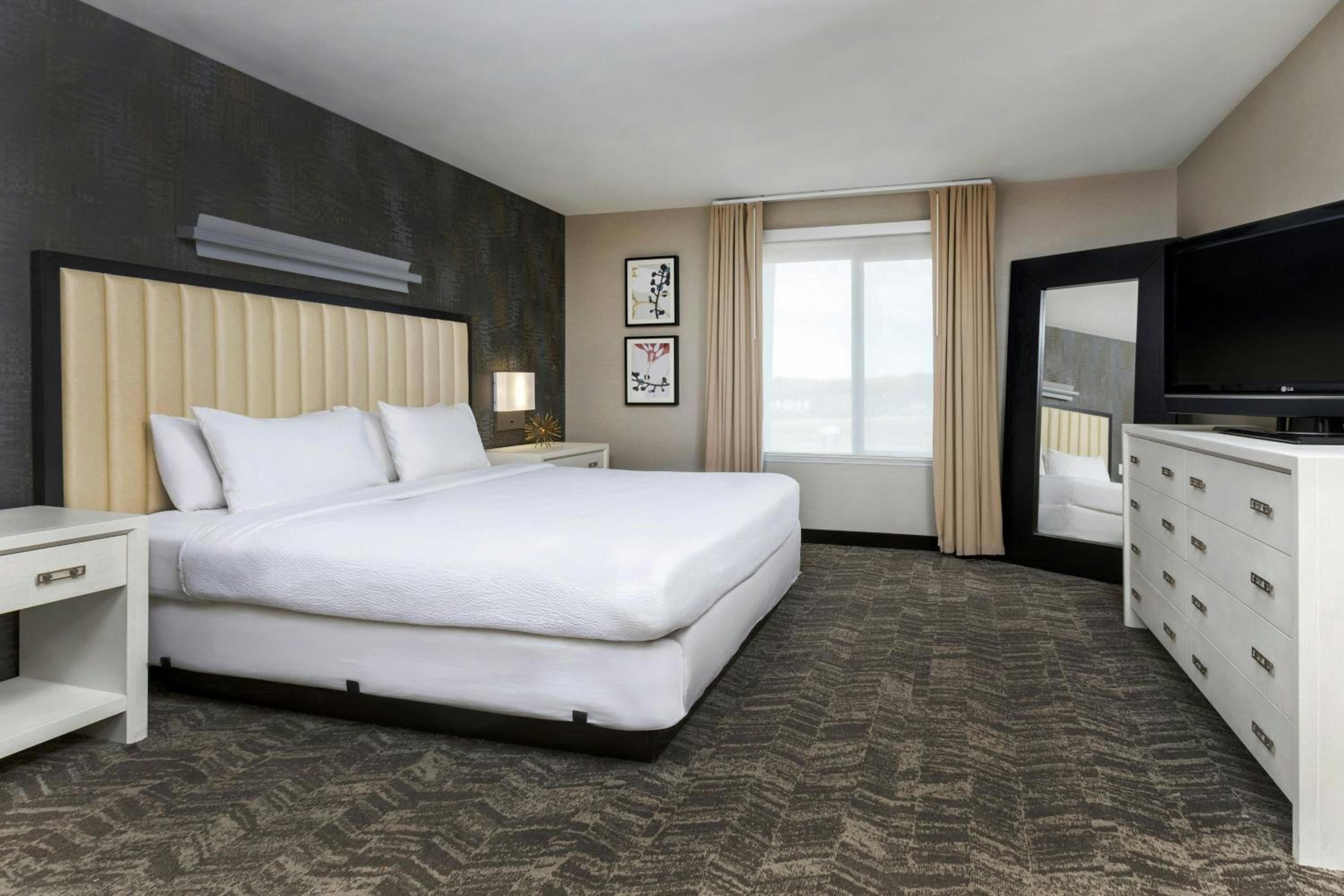 One-Bedroom King Suite with Dining Area, Trundle Sofa and Specialty Bathtub