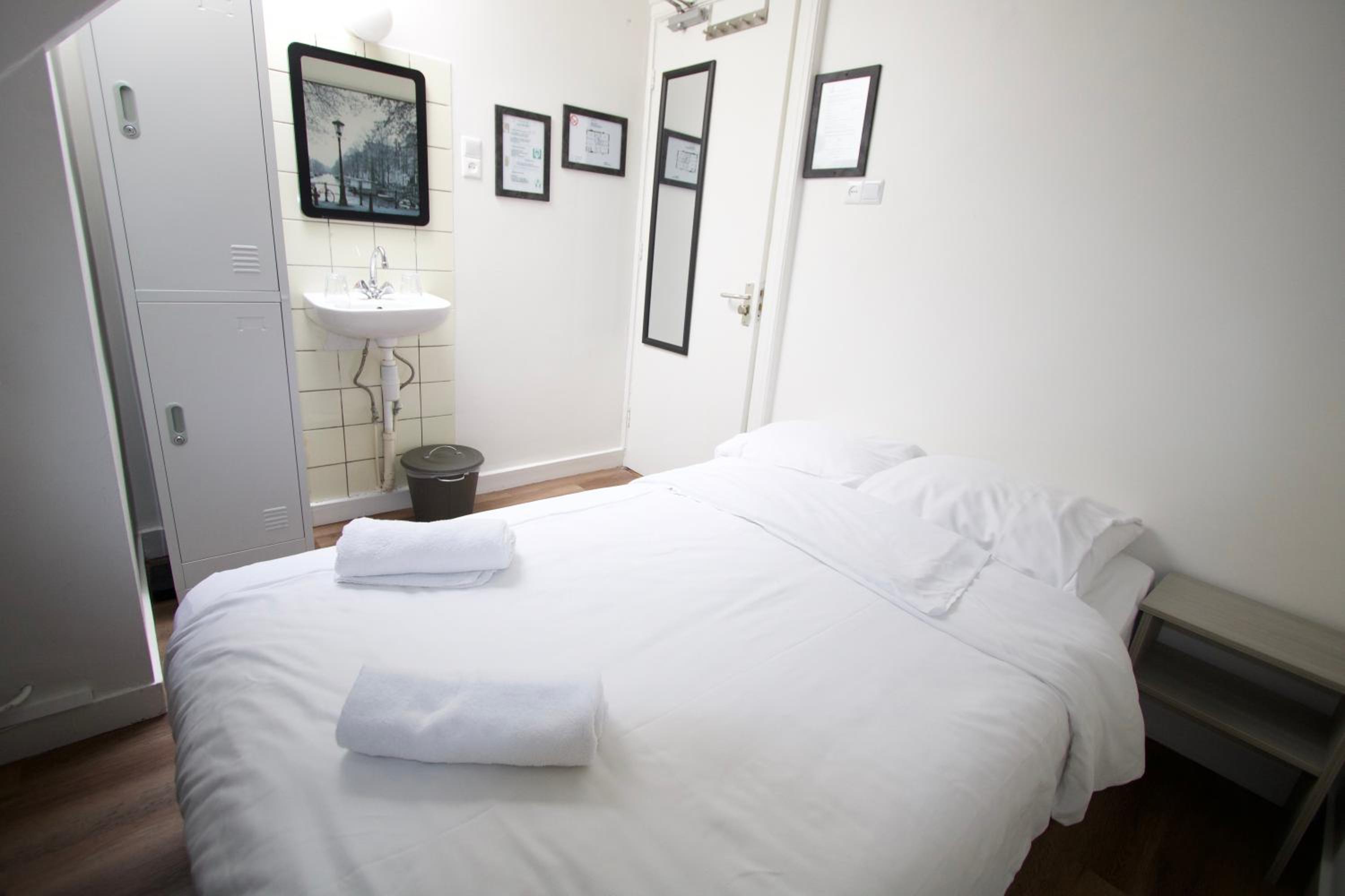 Double Room with Shared Bathroom photo 1