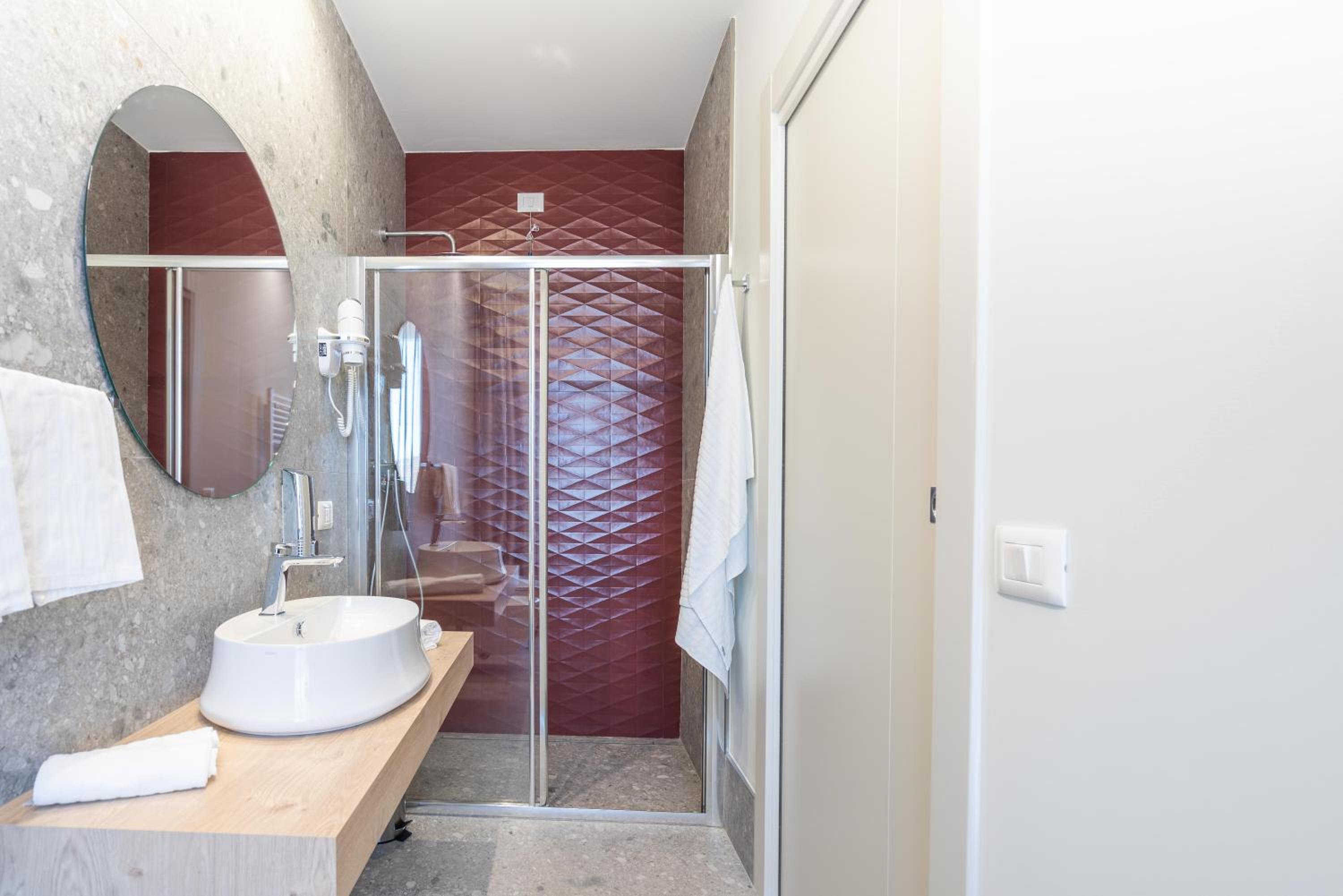 Deluxe Double Room with Balcony and Sea View - Photo 5