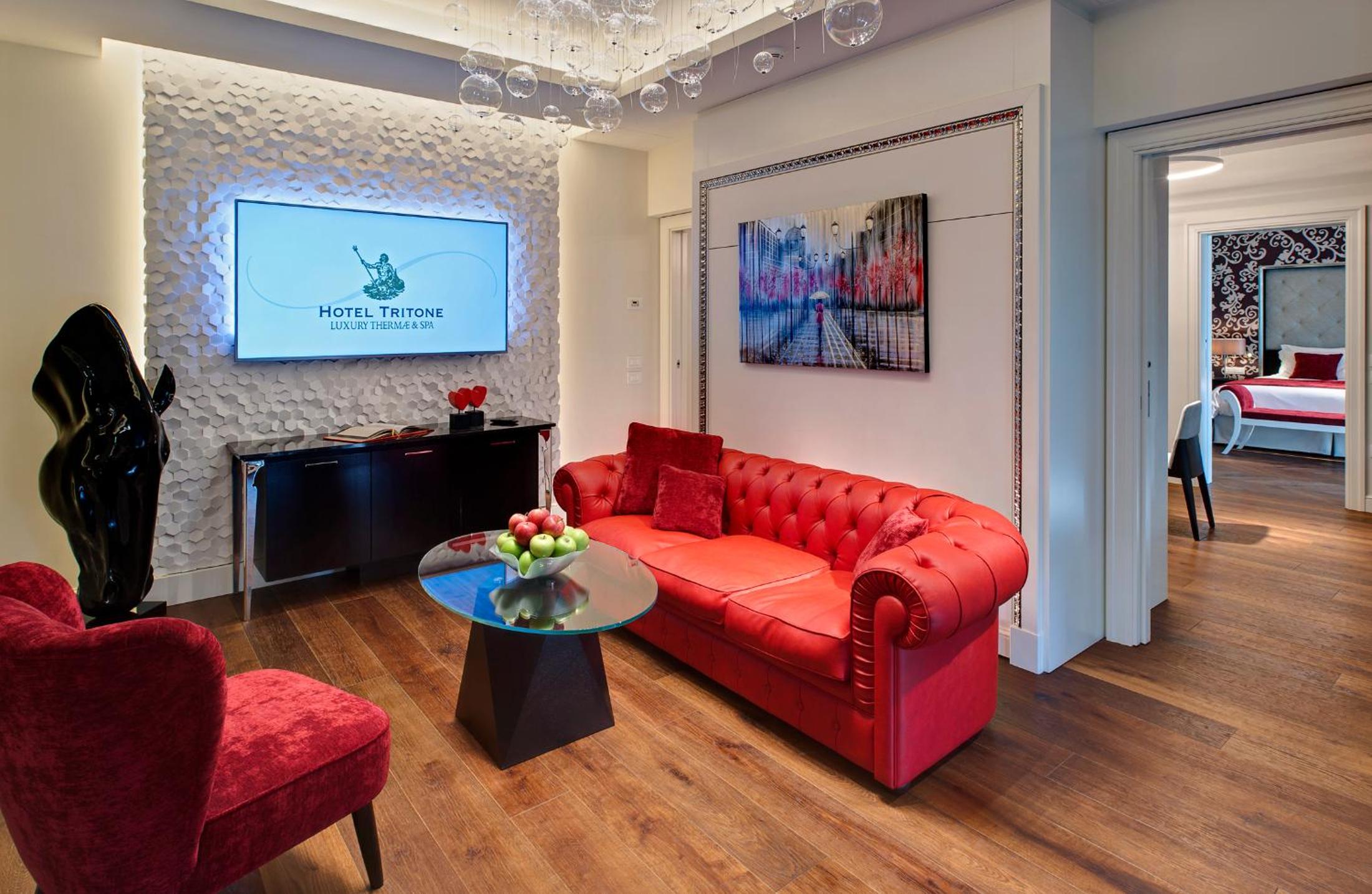Superior King Suite photo 3