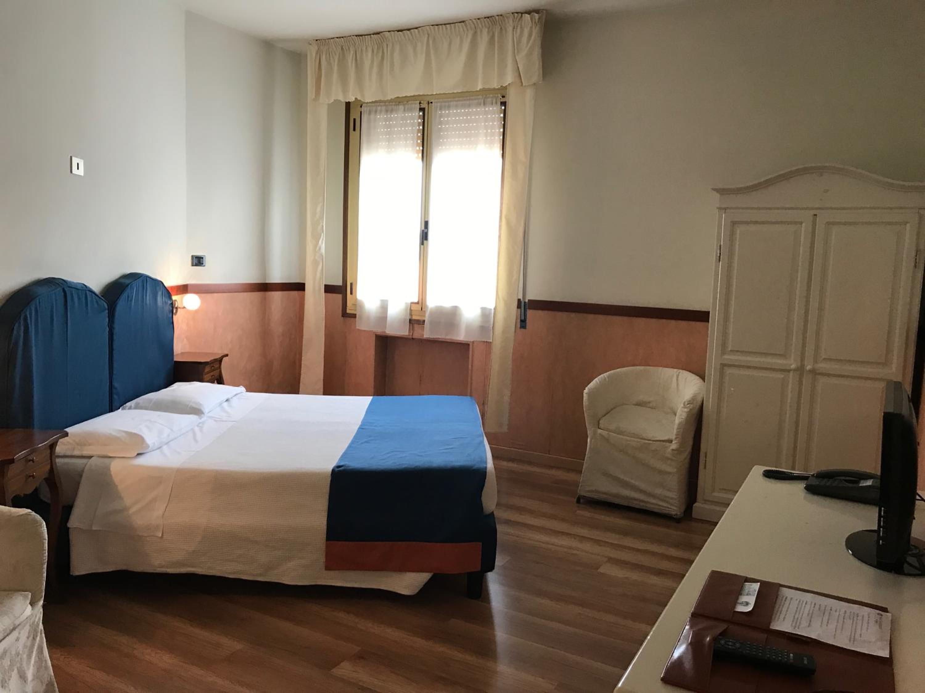 Standard Quadruple Room - Photo 3