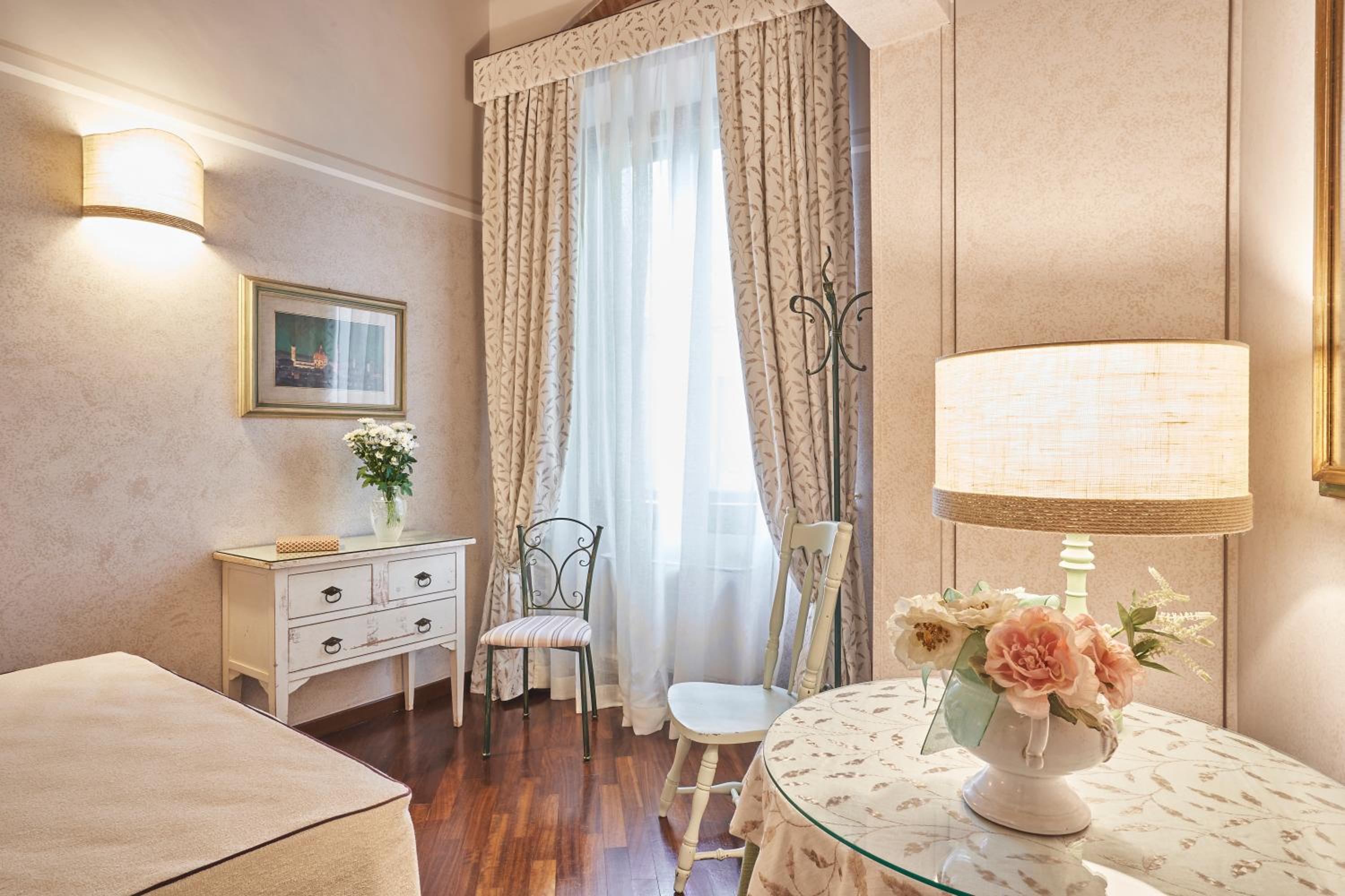 Double Room with Private External Bathroom photo 3