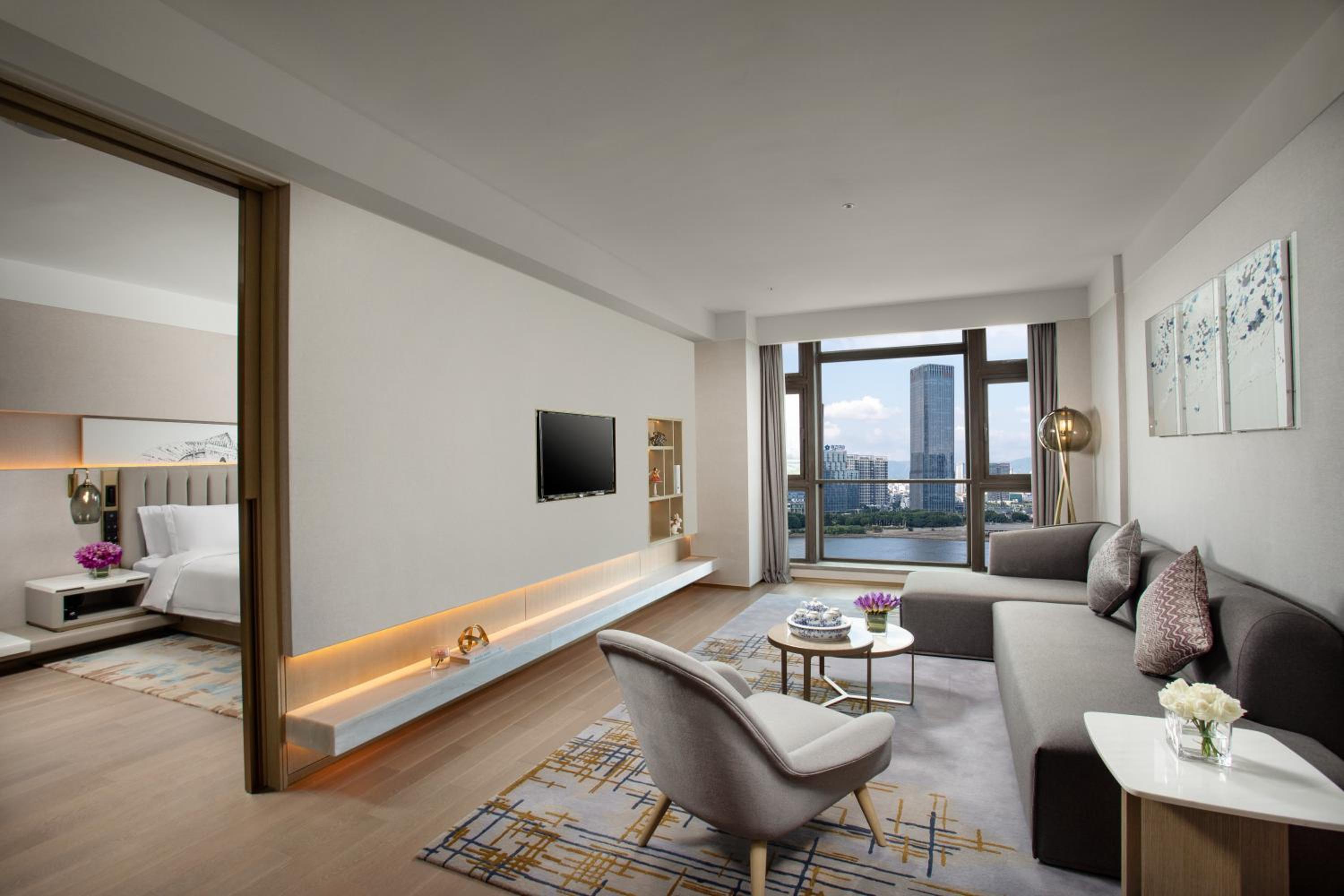 One-Bedroom Suite with River View - Photo 5
