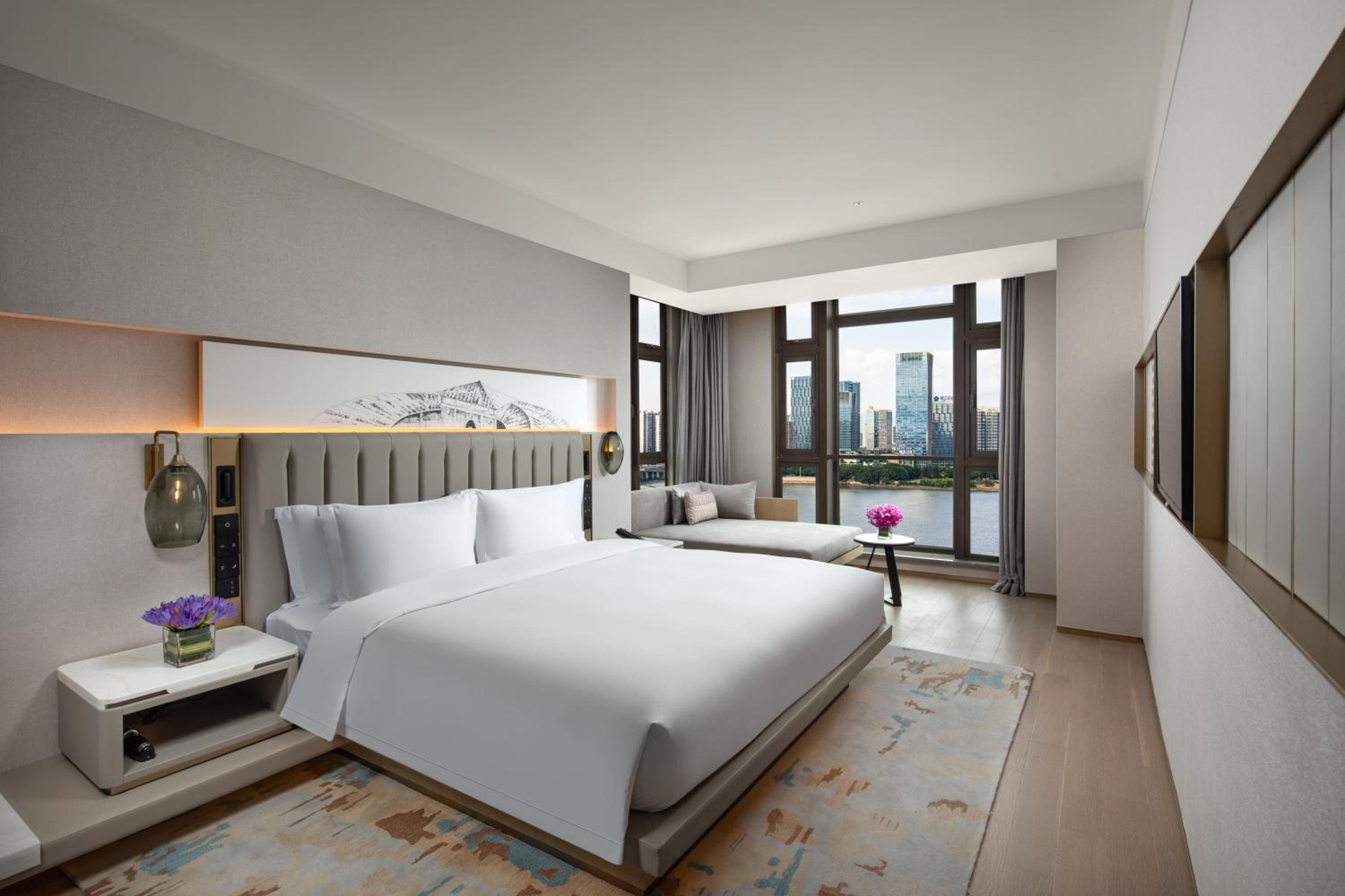 One-Bedroom Suite with River View - Photo 4