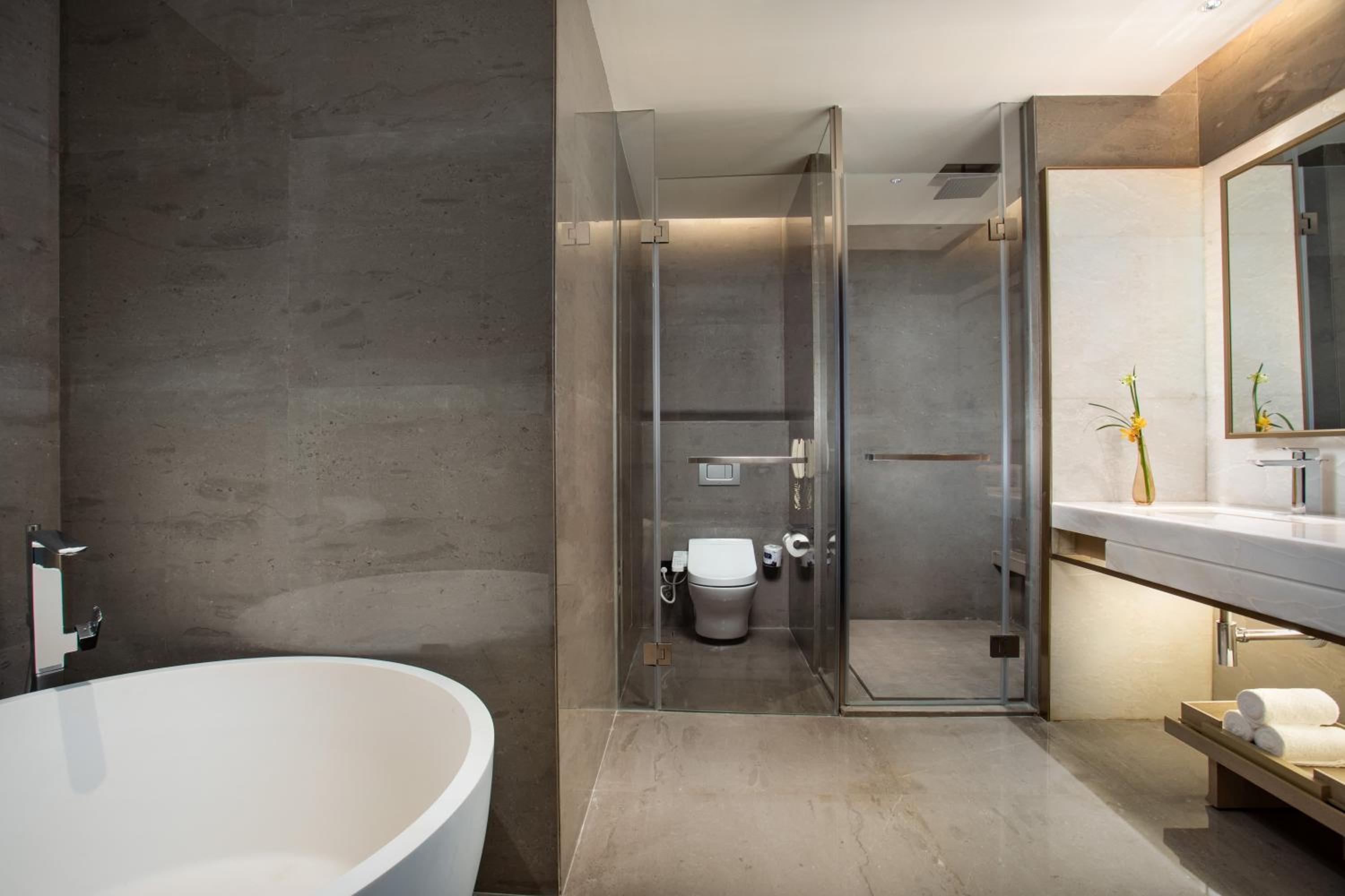 One-Bedroom Suite with River View - Photo 2