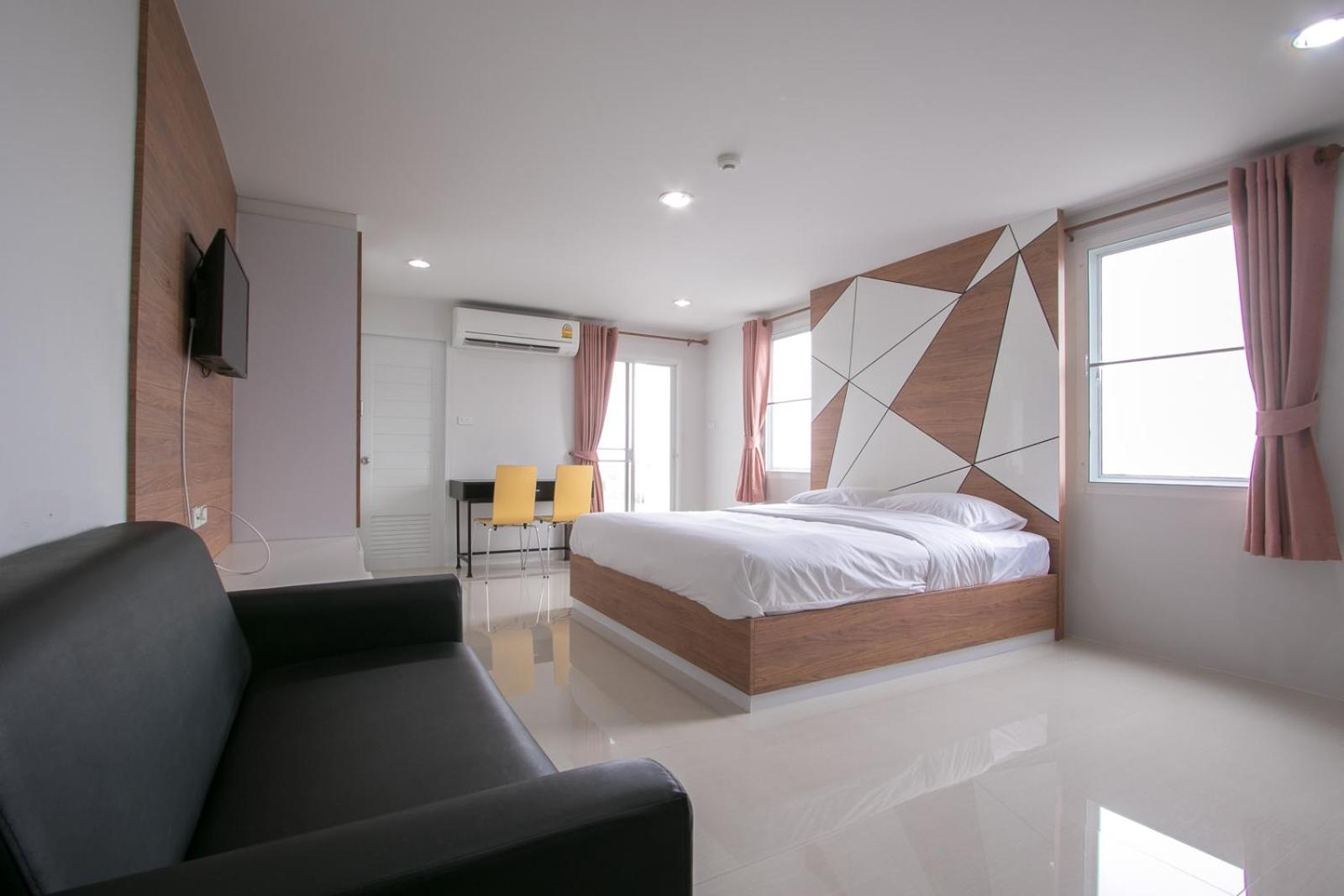 Double Room with Private Bathroom - Photo 2