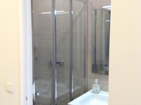 Deluxe Quintuple Room with Private Bathroom
