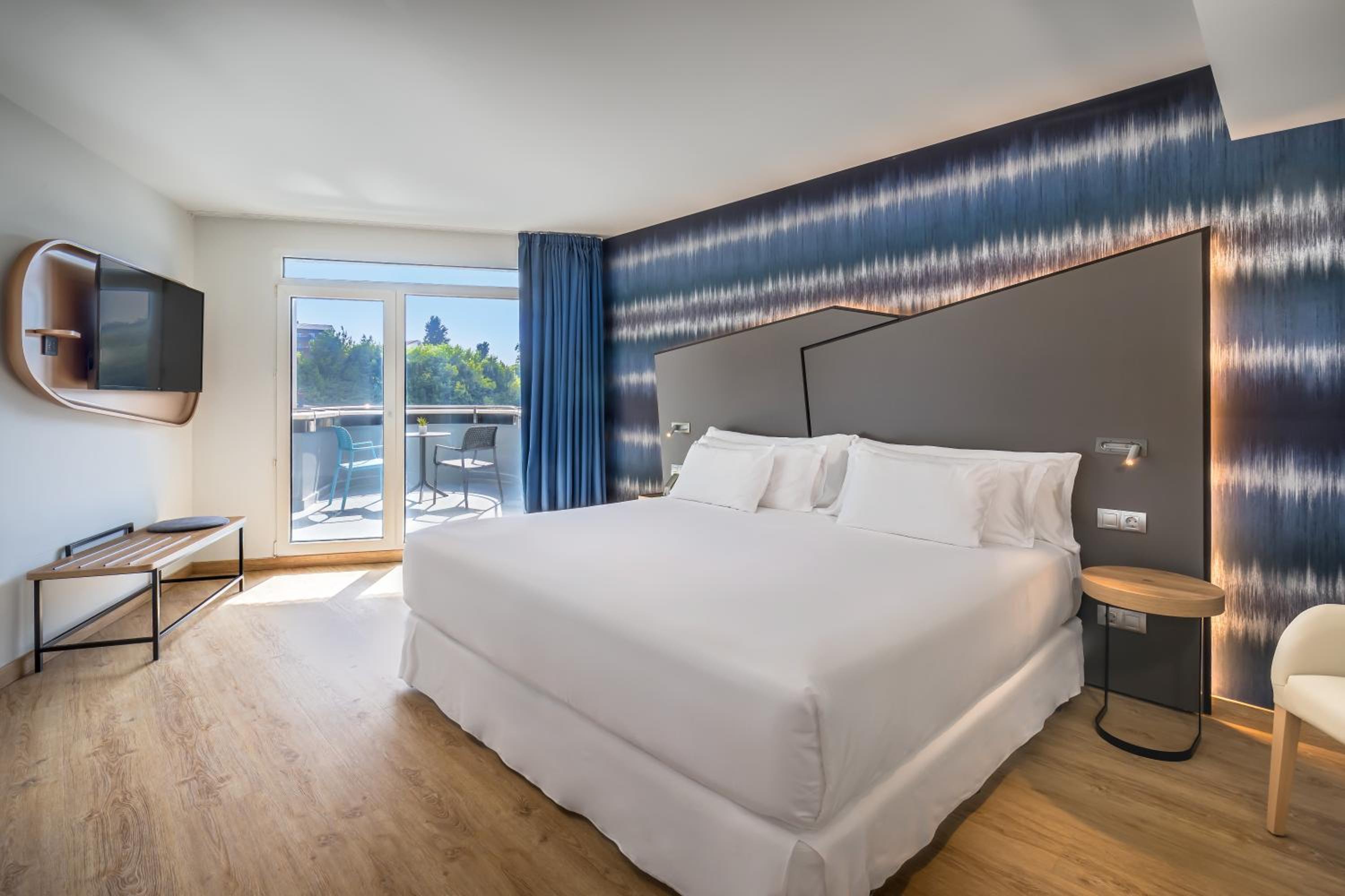 Deluxe Room - Photo 4