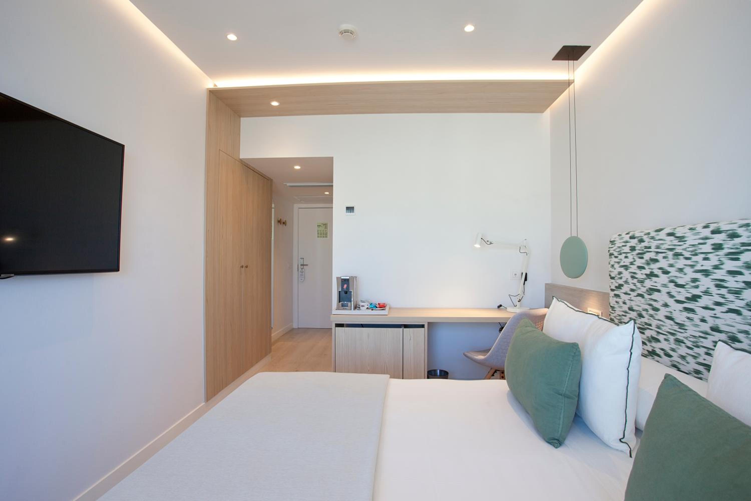 Habitación Doble o con Dos Camas con Vista Lateral al Mar.