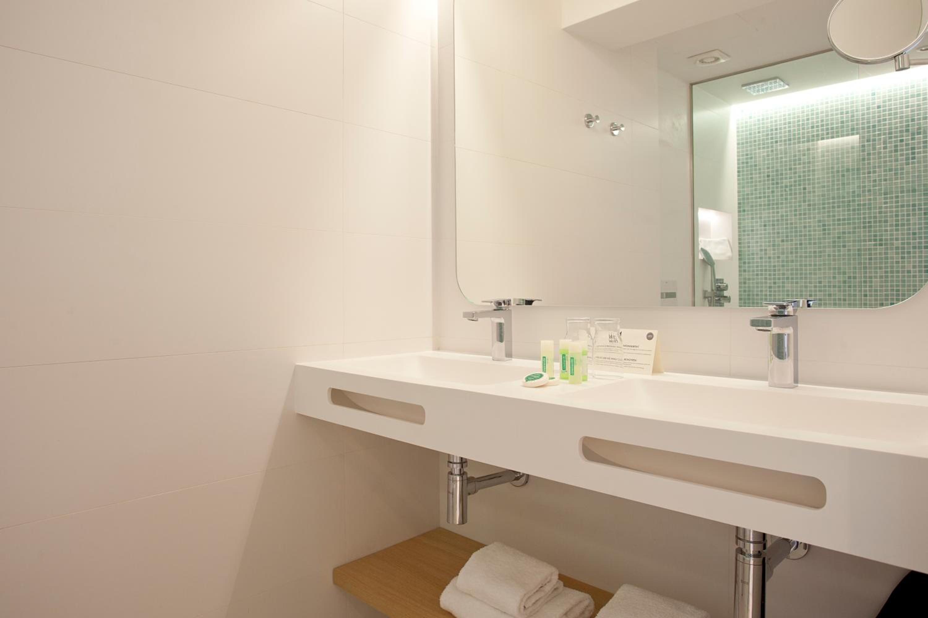 Double Or Twin Room With Side Sea View