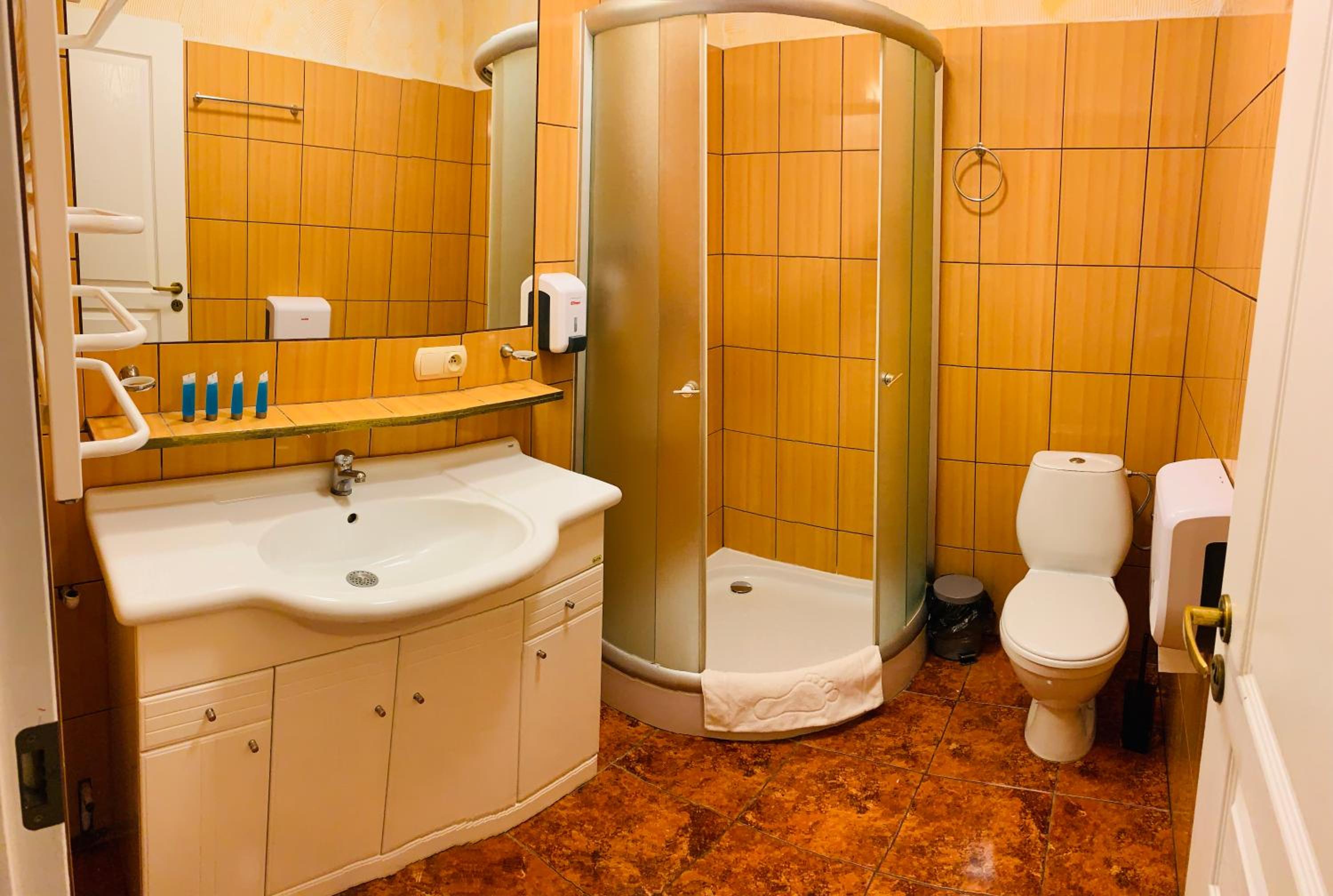 Triple Room with Balcony - Photo 5