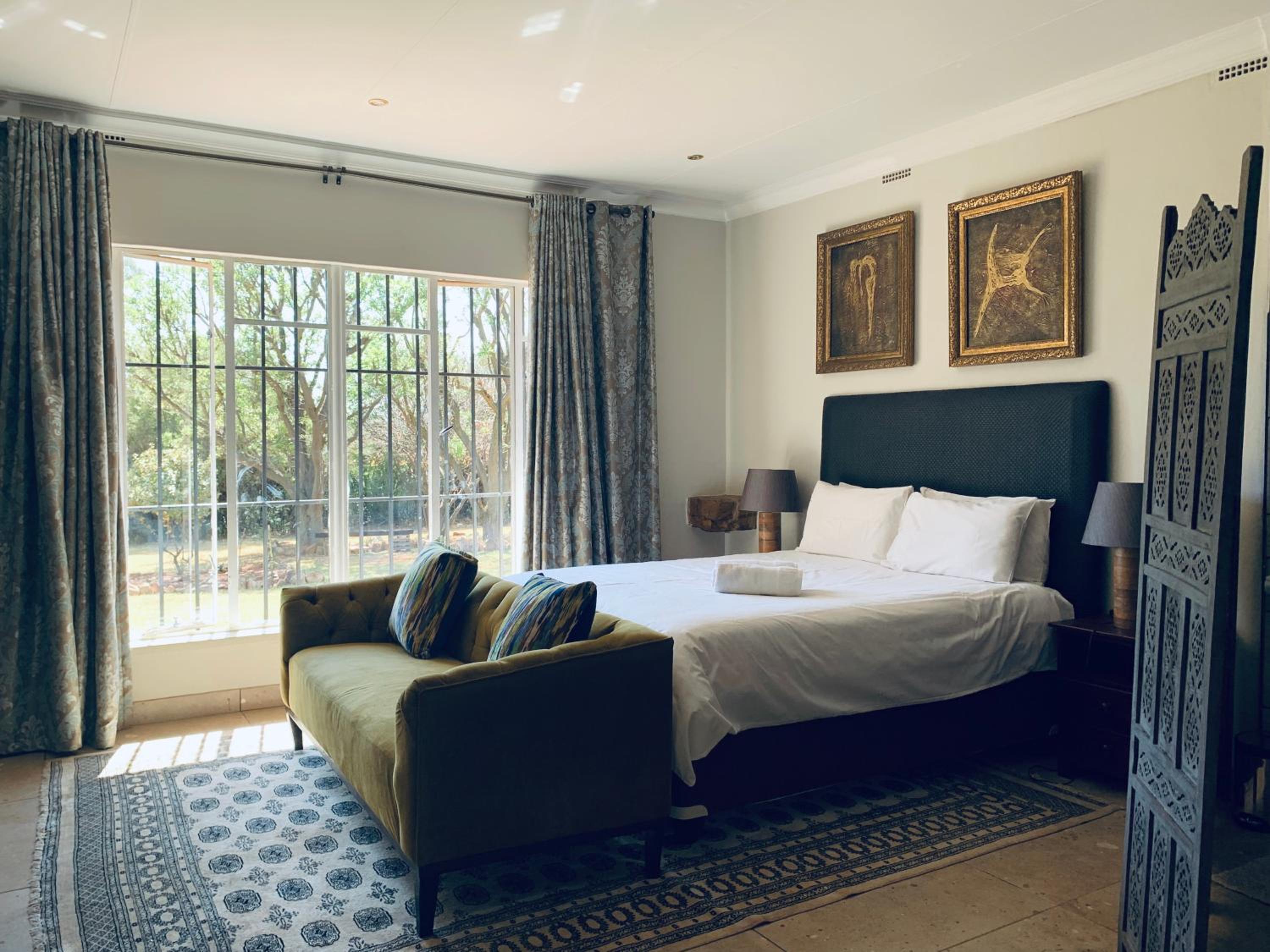 Deluxe Queen Bedroom photo 1