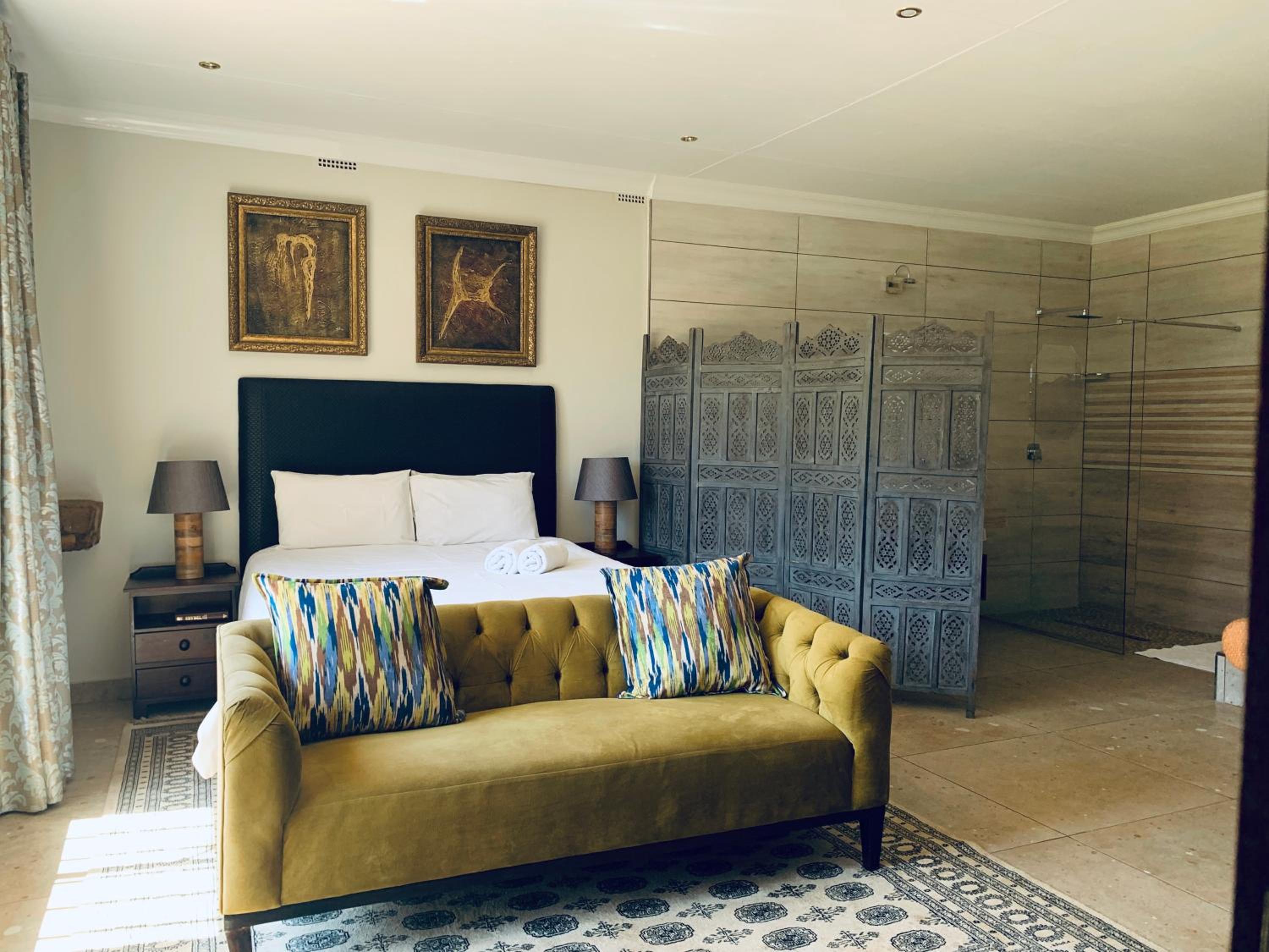 Deluxe Queen Bedroom photo 2