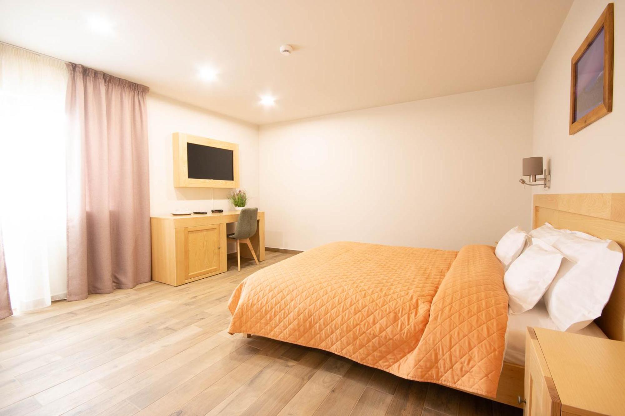 Deluxe Family Suite photo 1