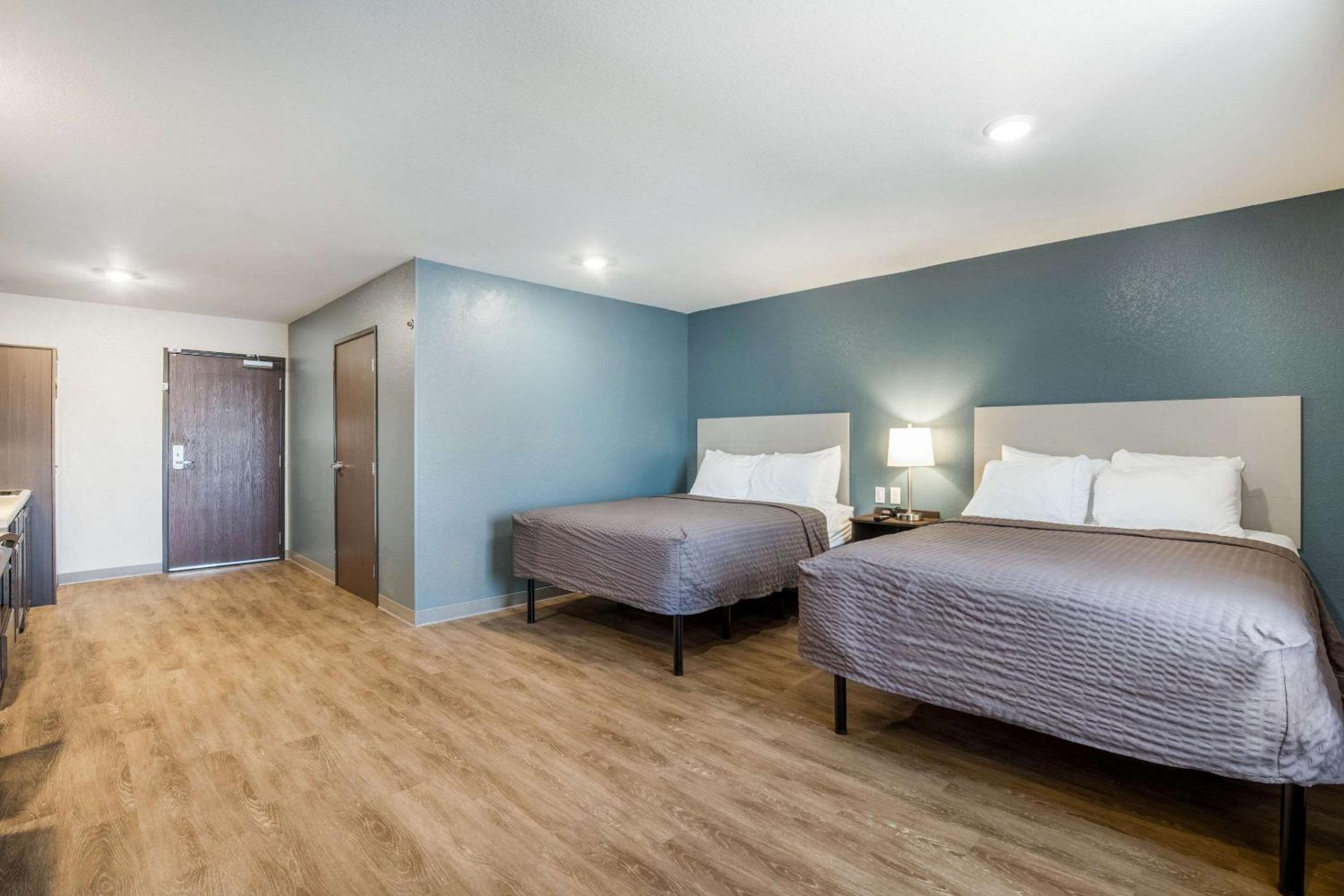 Queen Room with Two Queen Beds - Accessible/Non-Smoking  - Photo 5