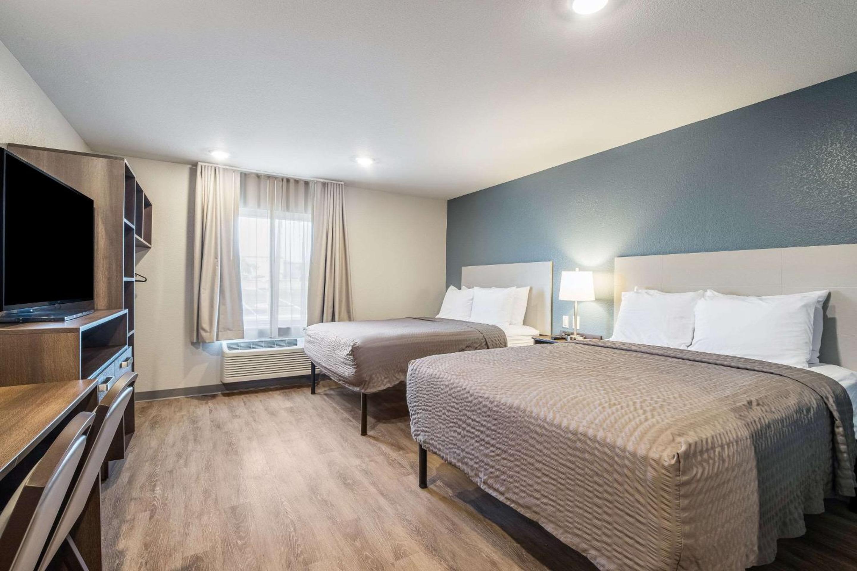 Standard Queen Room with Two Queen Beds - Non-Smoking - Photo 1