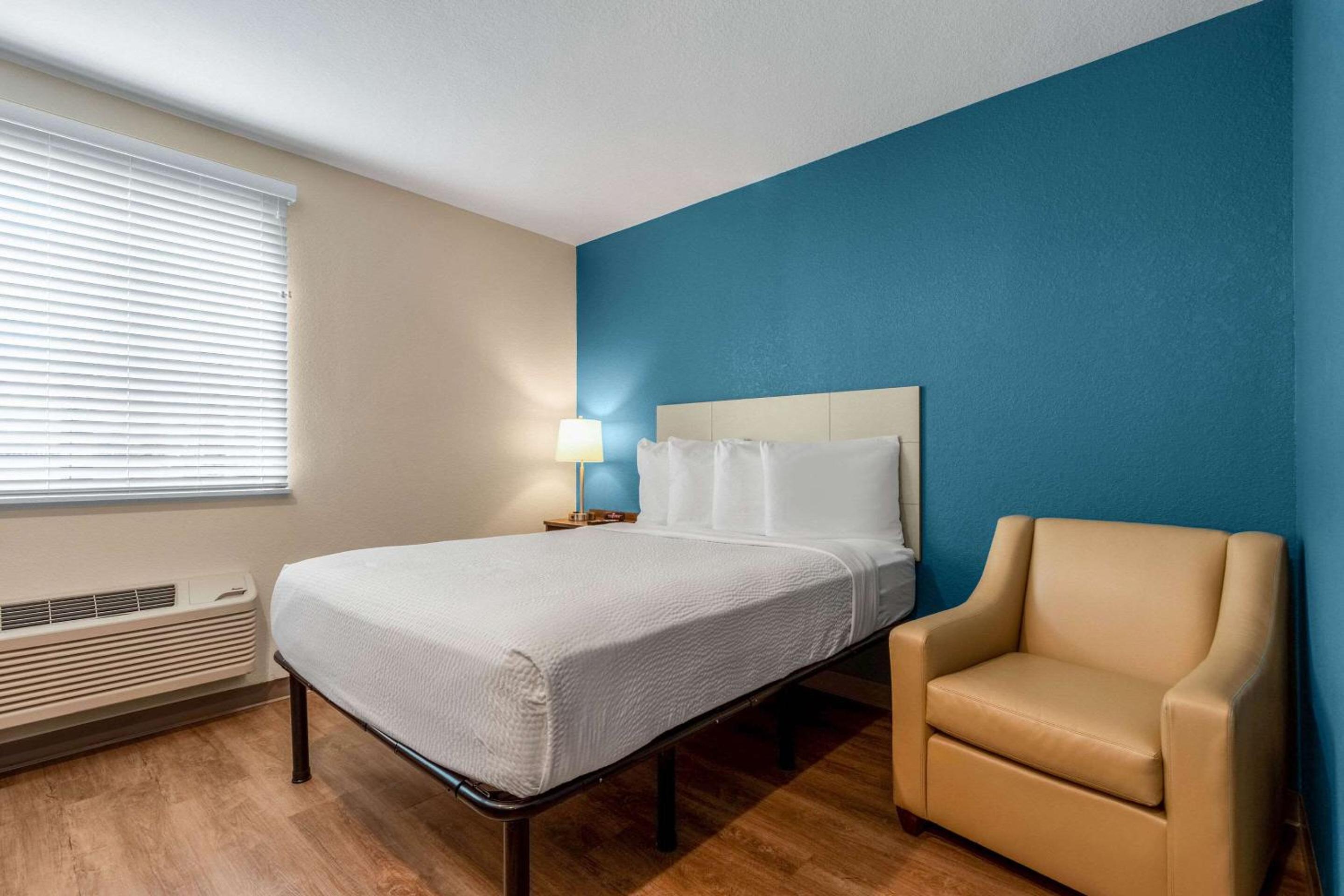 Queen Room  with Roll-In Shower - Disability Access/Non-Smoking photo 1