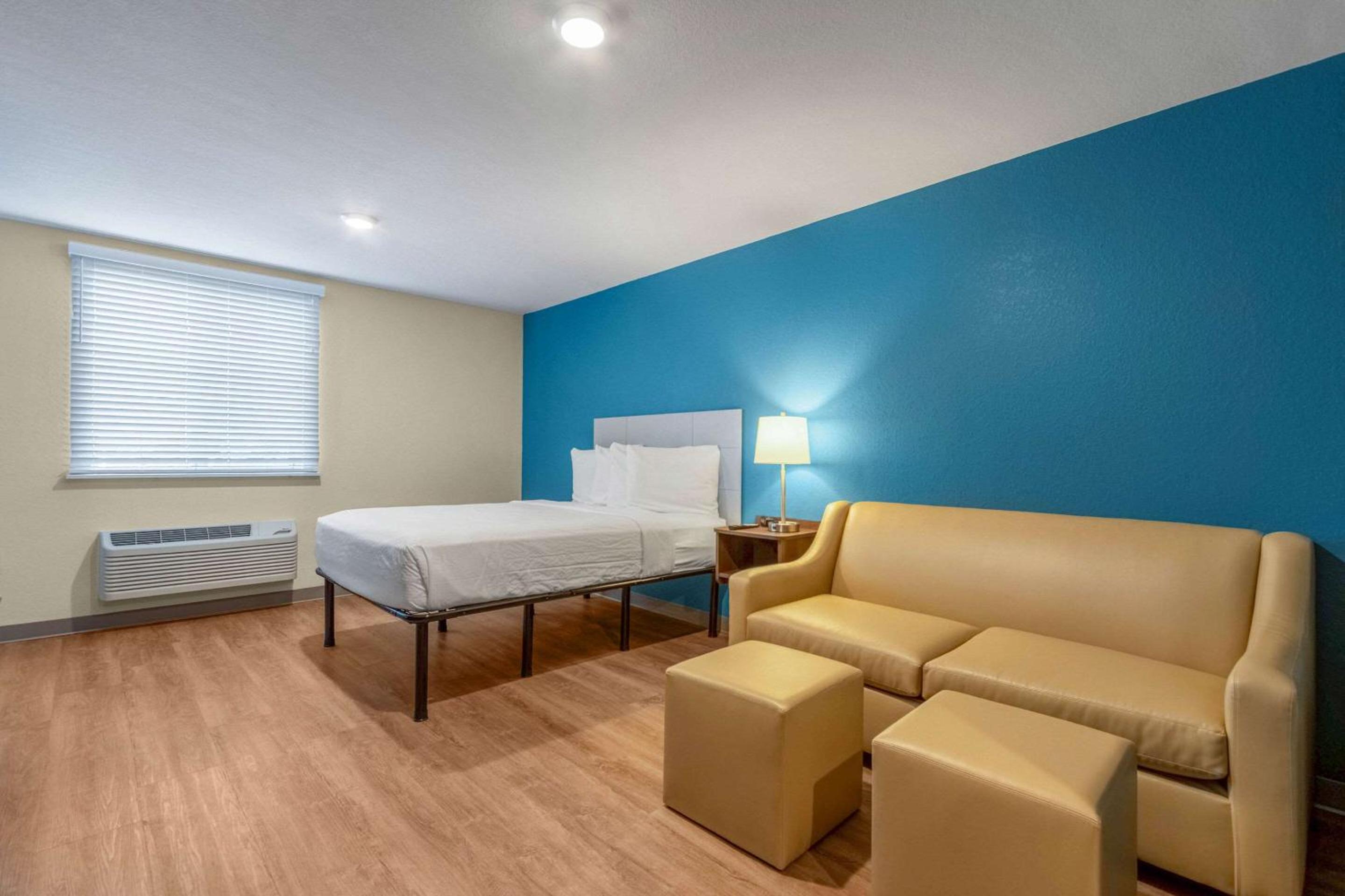 Queen Room with Sofa Bed - Disability Access/Non-Smoking photo 1