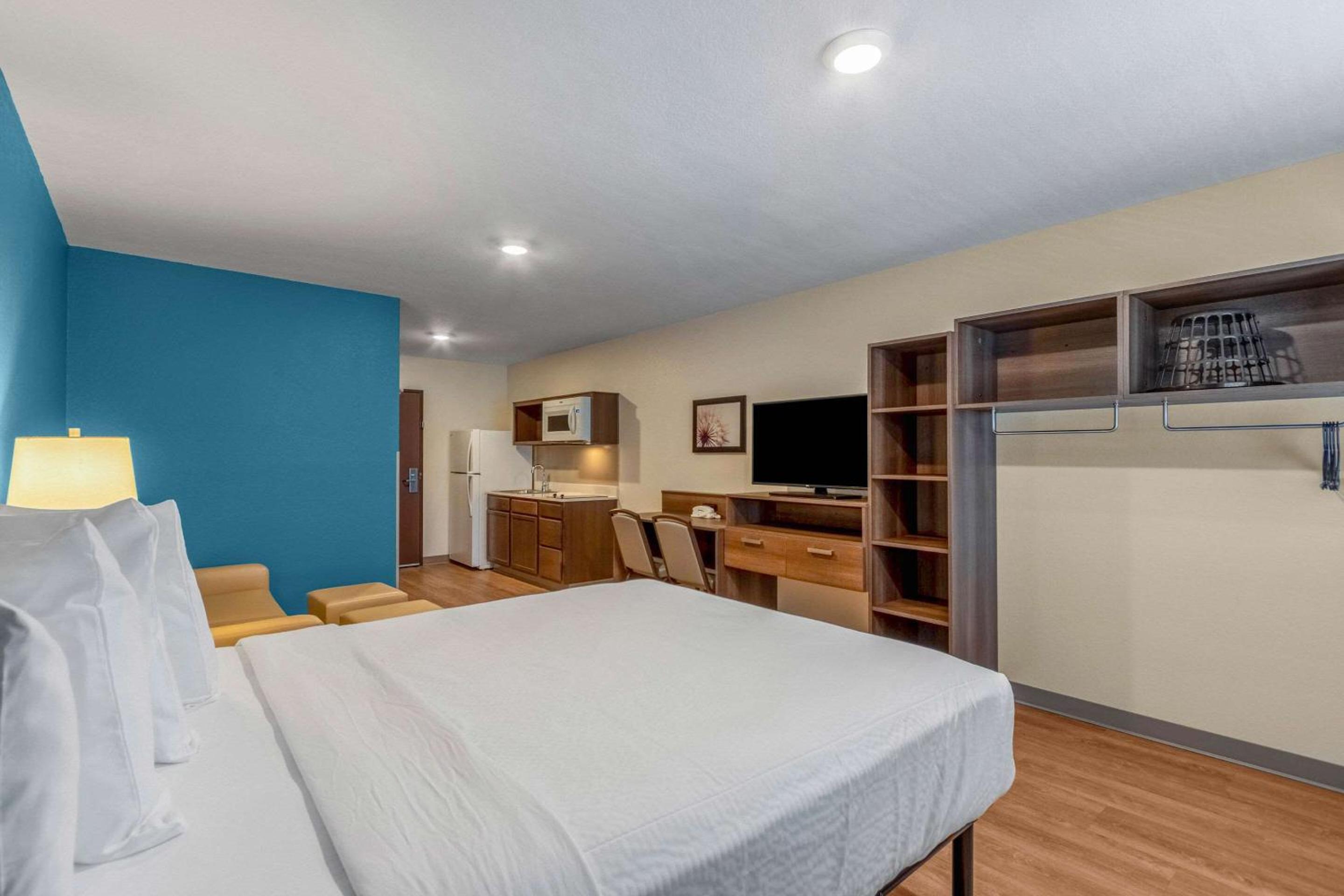 Queen Room with Sofa Bed - Disability Access/Non-Smoking photo 2