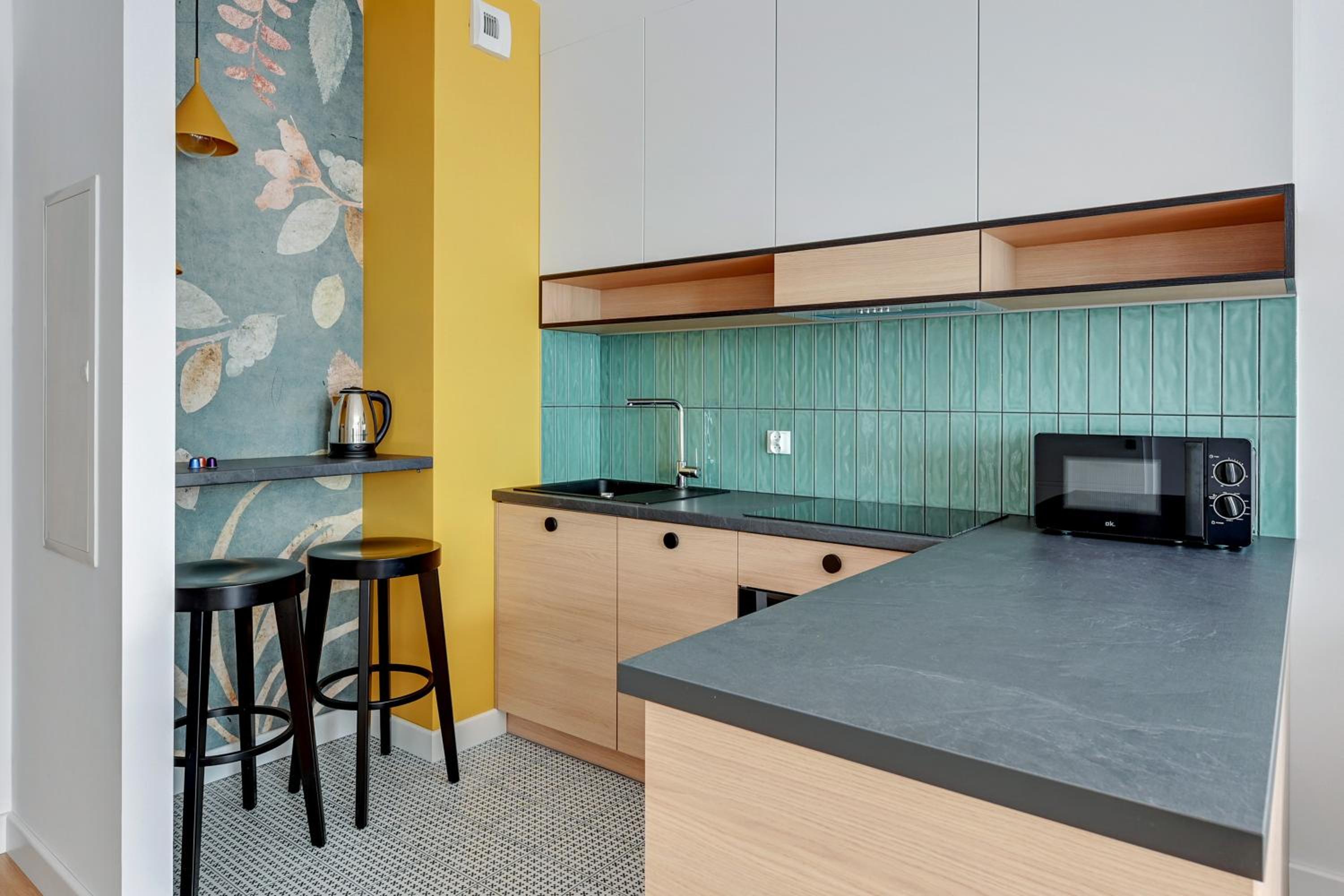 Apartment with Balcony - Photo 14