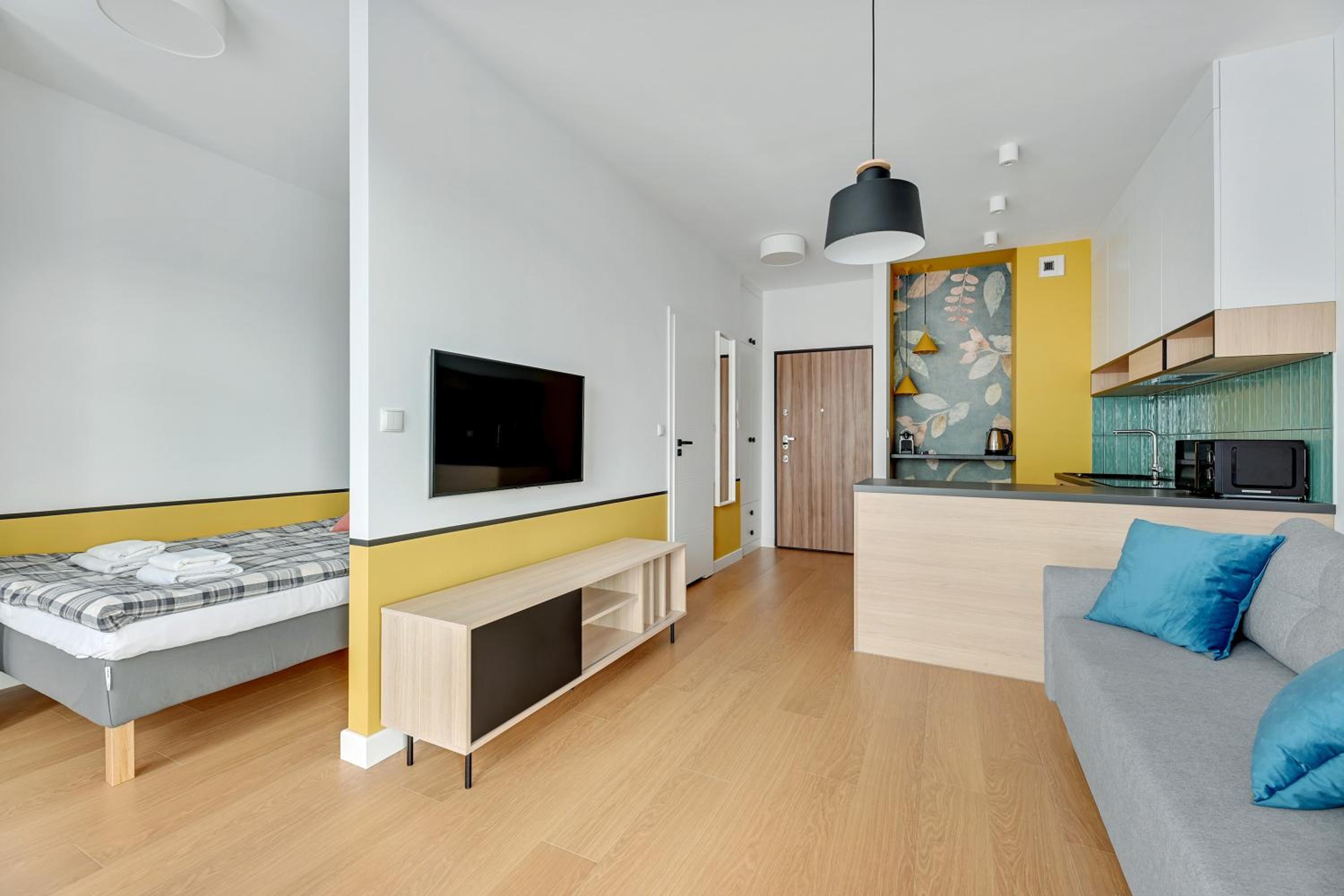 Apartment with Balcony - Photo 18